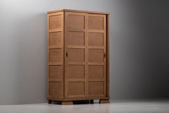 Armadio scorrevole in rovere francese con maniglie in ottone, anni '40
