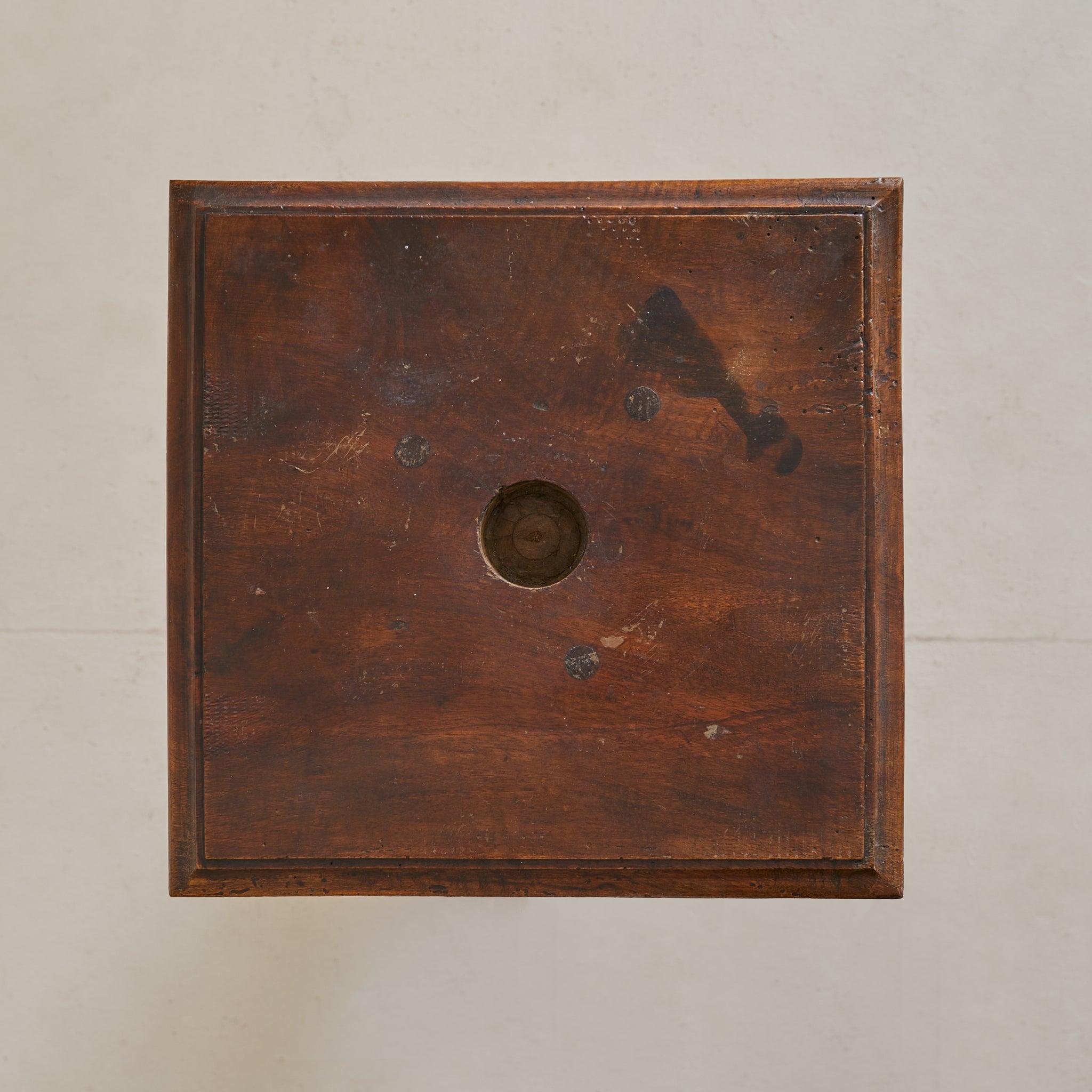 Piédestal en spirale en Oak français à la manière de Charles Dudouyt, années 1940 Bon état - En vente à Chicago, IL