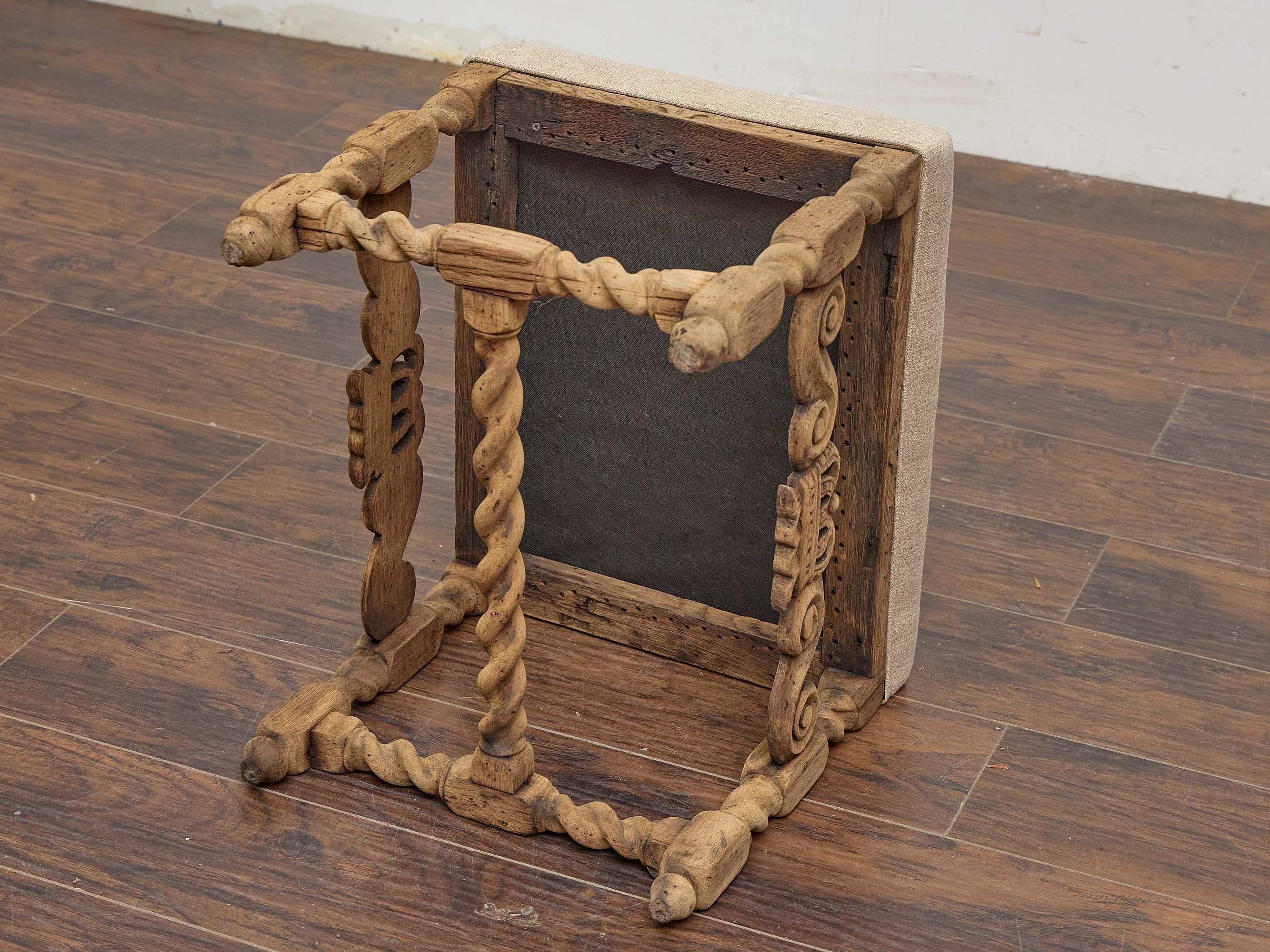 French Oak Stool with Carved Crown Motif and Twisted Stretchers, 19th Century For Sale 4