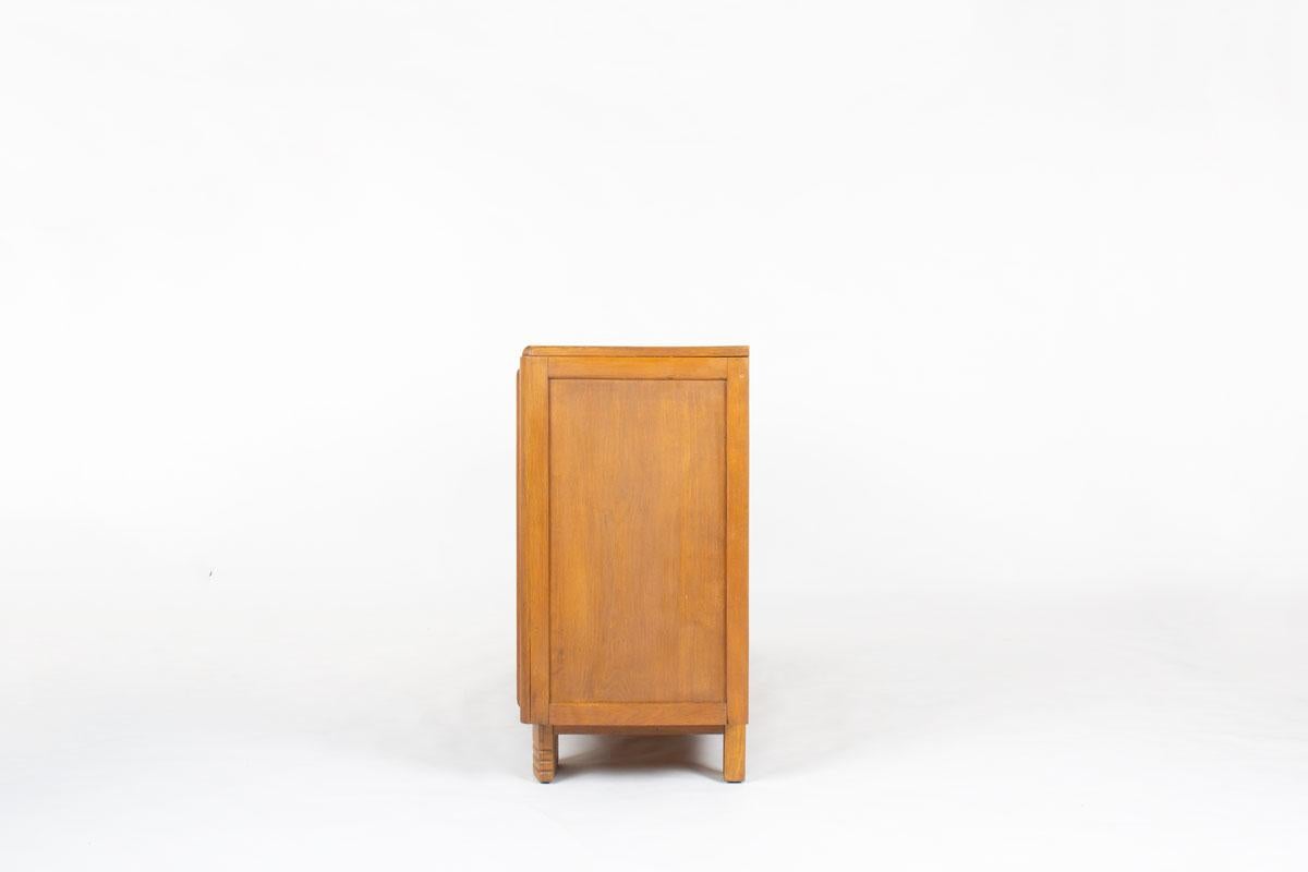 Français Meuble de rangement en Oak Oak français avec poignées en laiton par Charles Dudouyt, années 1930 en vente