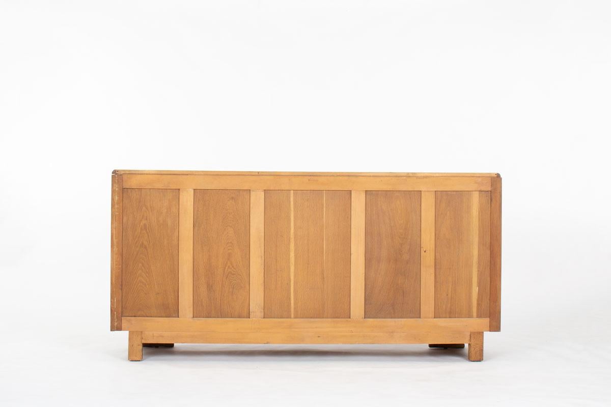 Meuble de rangement en Oak Oak français avec poignées en laiton par Charles Dudouyt, années 1930 Bon état - En vente à JASSANS-RIOTTIER, FR