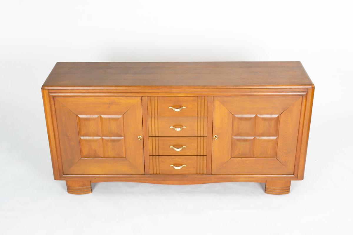 Laiton Meuble de rangement en Oak Oak français avec poignées en laiton par Charles Dudouyt, années 1930 en vente
