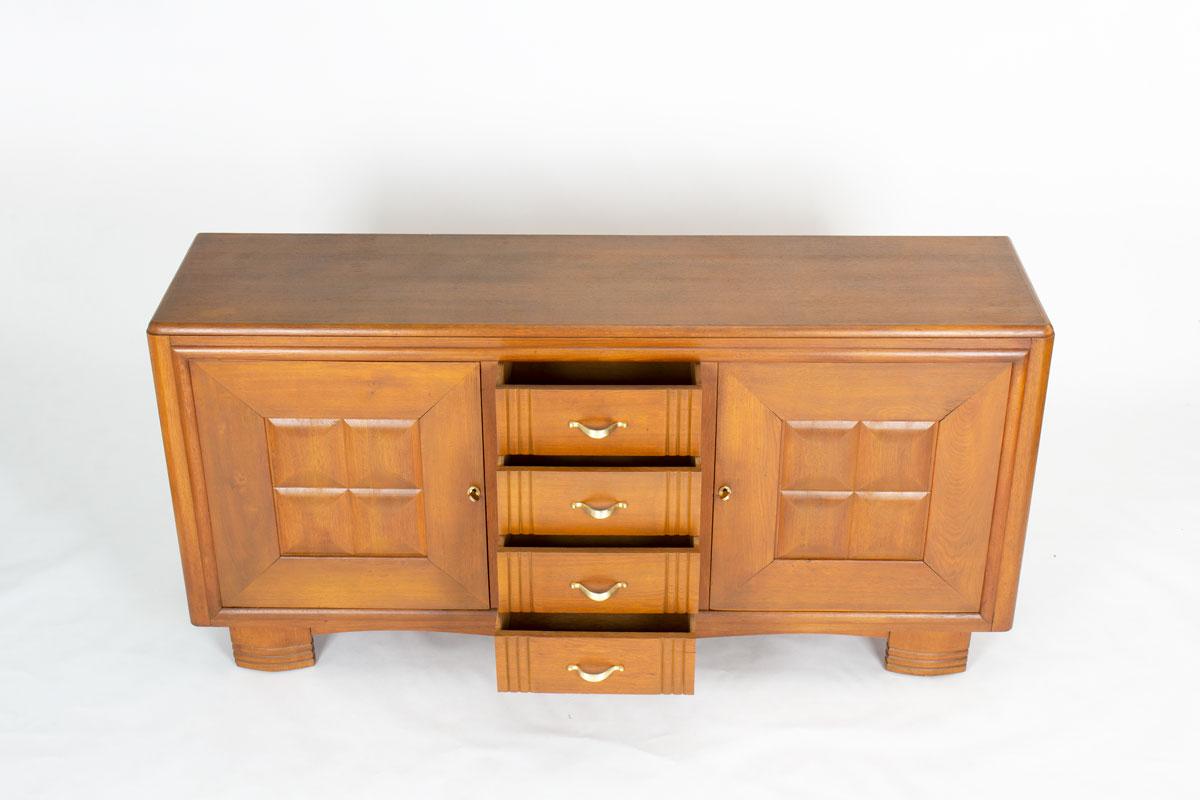 Meuble de rangement en Oak Oak français avec poignées en laiton par Charles Dudouyt, années 1930 en vente 1