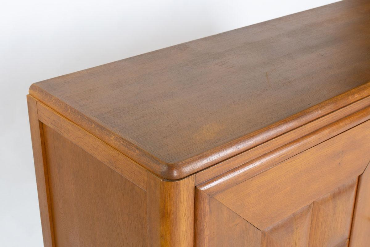 Meuble de rangement en Oak Oak français avec poignées en laiton par Charles Dudouyt, années 1930 en vente 2