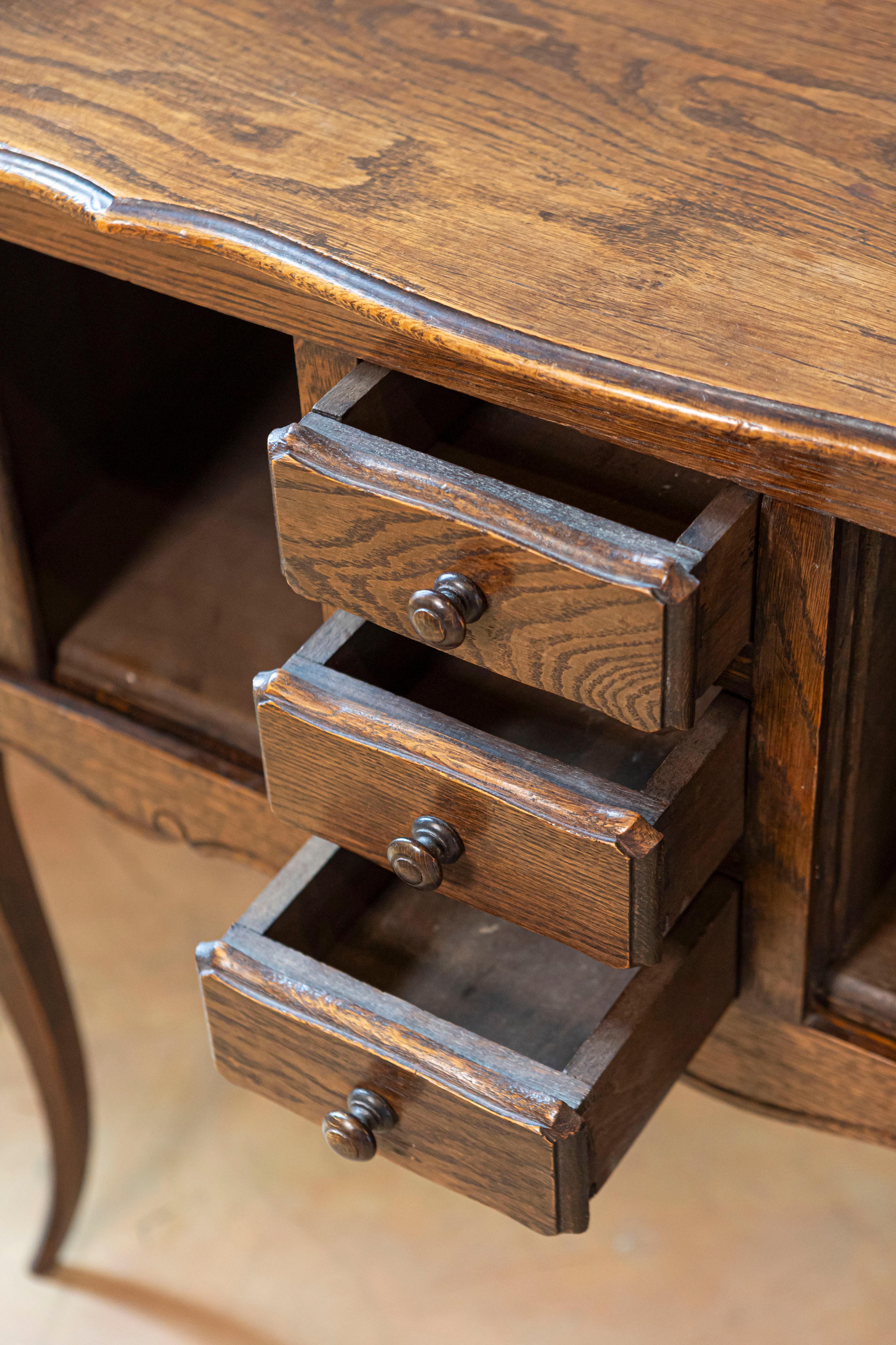 Table de chevet française avec armoires à portes coulissantes et trois tiroirs, années 1890 en vente 1
