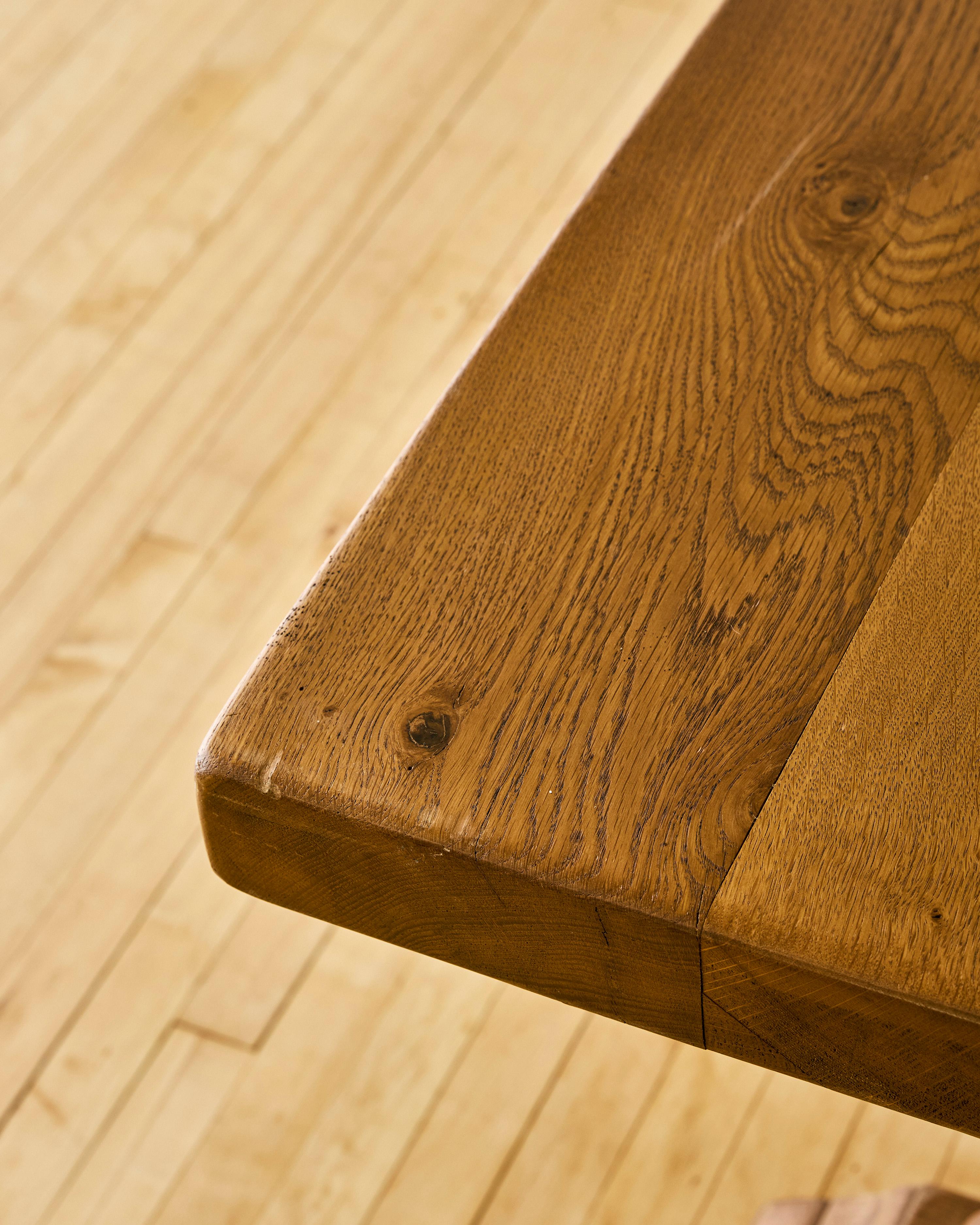 Milieu du XXe siècle Table à tréteaux en chêne français avec pieds festonnés en vente
