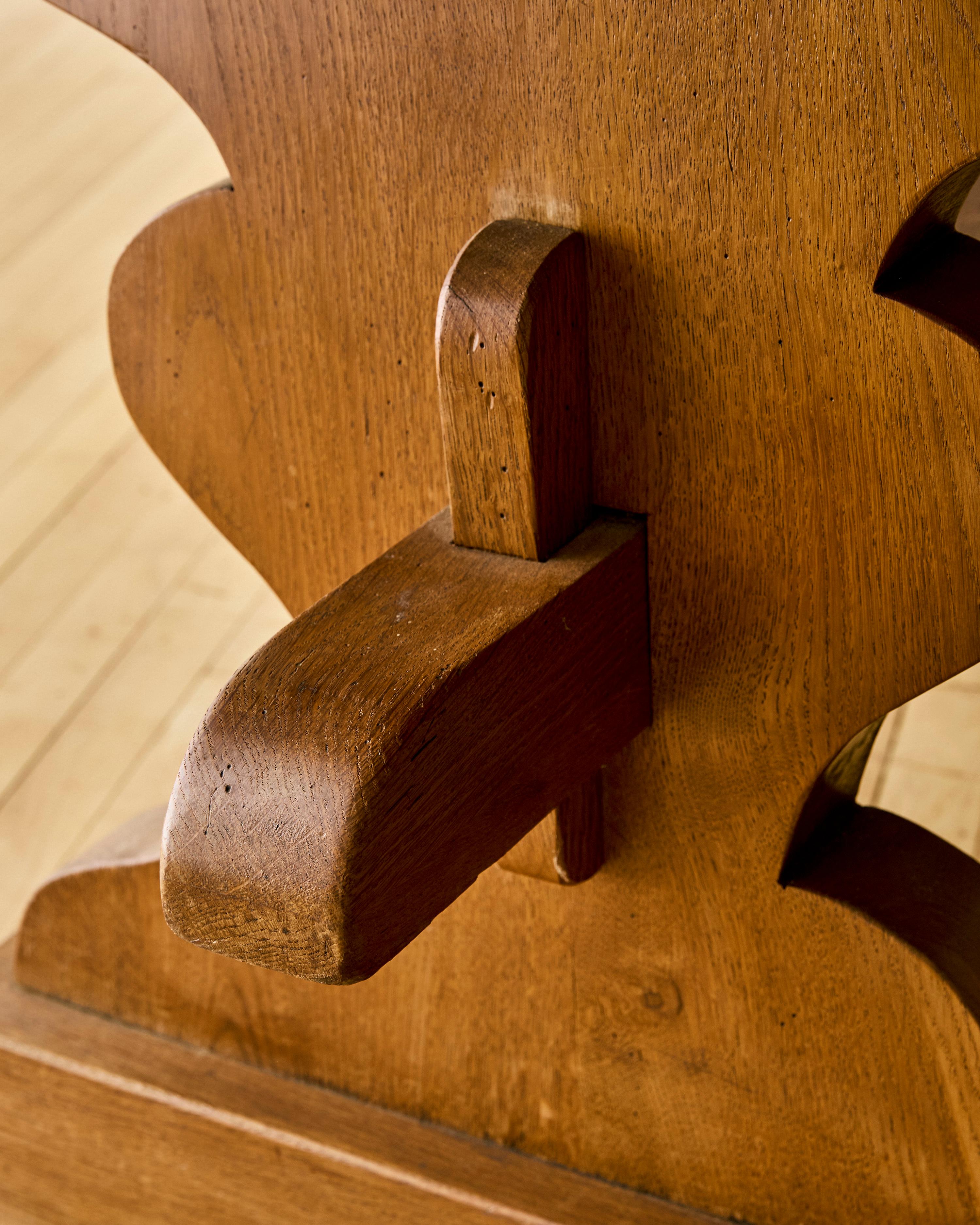 Chêne Table à tréteaux en chêne français avec pieds festonnés en vente