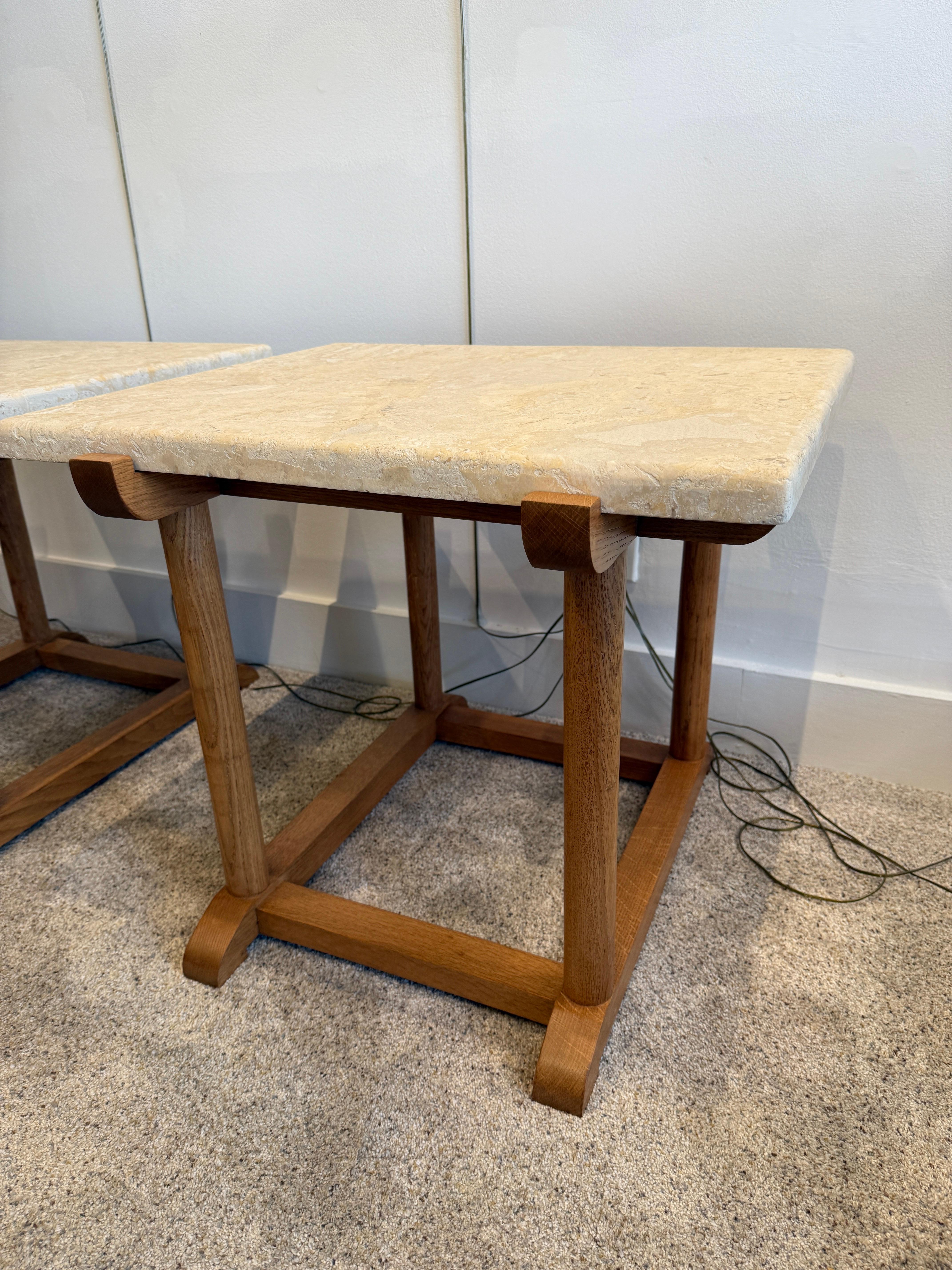 Tavolini in legno tornito di Oak Oak francese con lastra di pietra corallina levigata, coppia in vendita 1