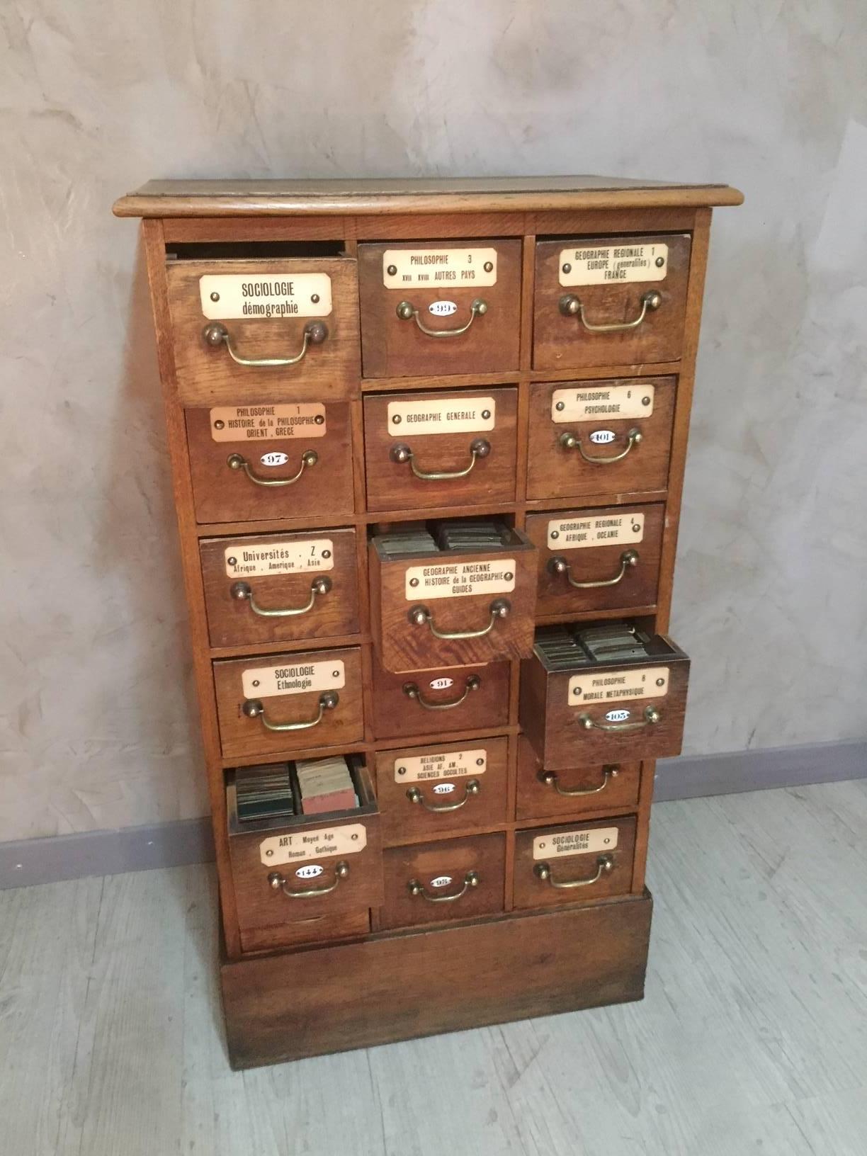 Very nice French oak University storage cabinet with French subjects labels. One label is missing. 18 drawers.
There are still notes in the drawers.
Original patina. Brass handles.
Some drawers has number badge.
The back is plywood.