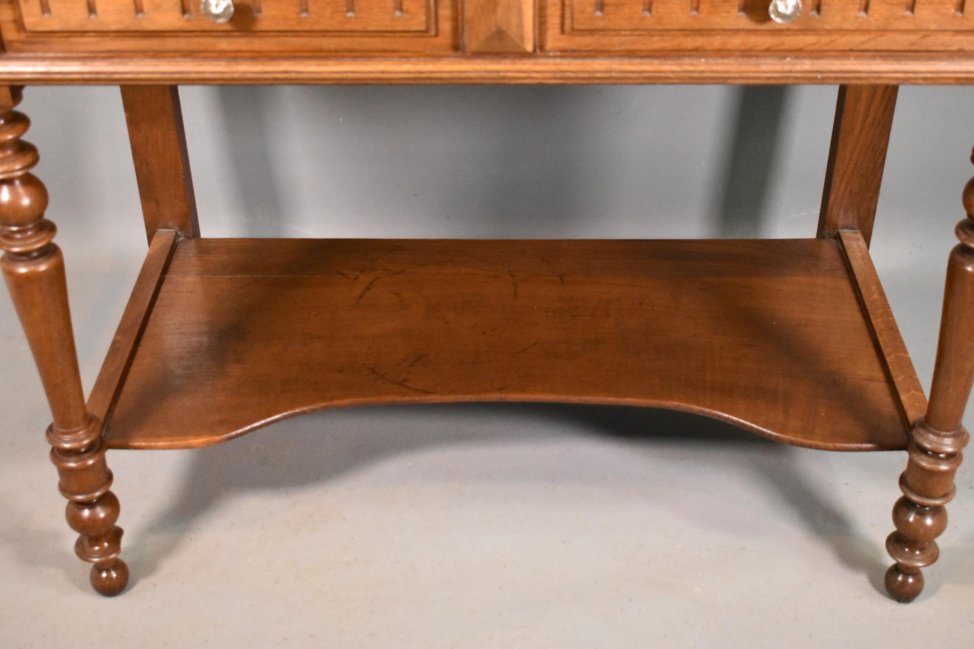 Marbre Meuble de toilette en chêne français avec plateau en marbre gris de style Henri II