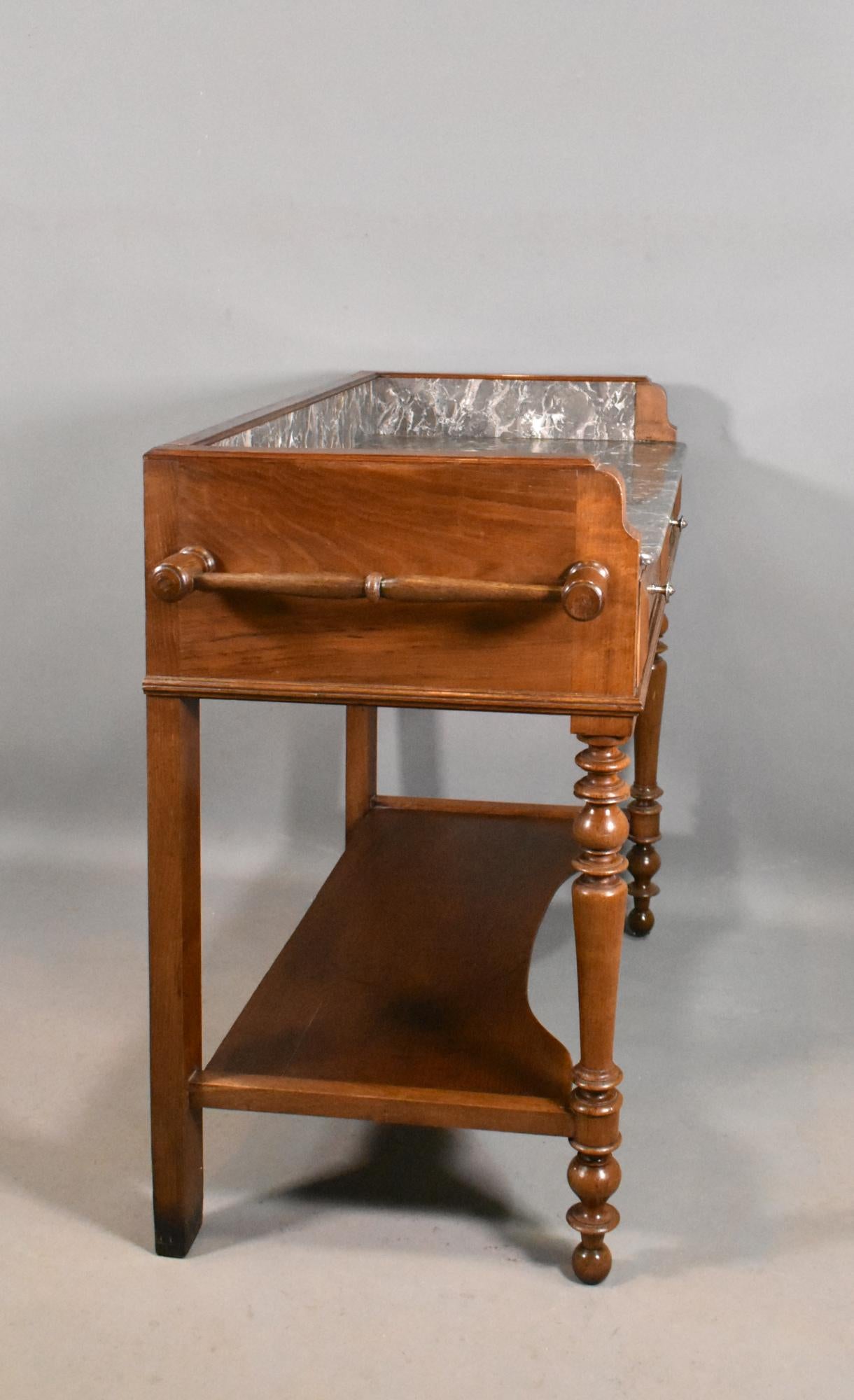 Meuble de toilette en chêne français avec plateau en marbre gris de style Henri II 1