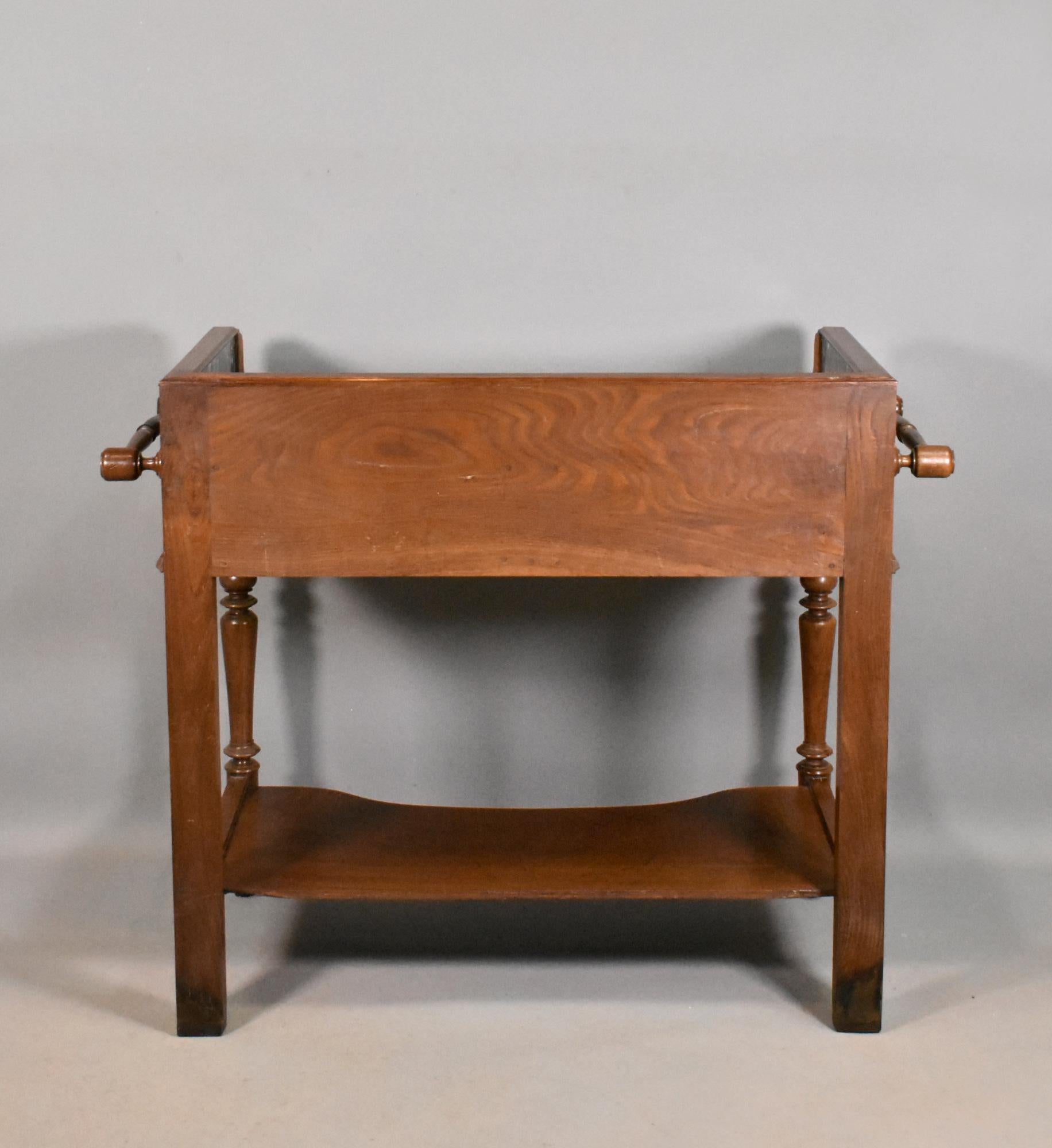 Meuble de toilette en chêne français avec plateau en marbre gris de style Henri II 2