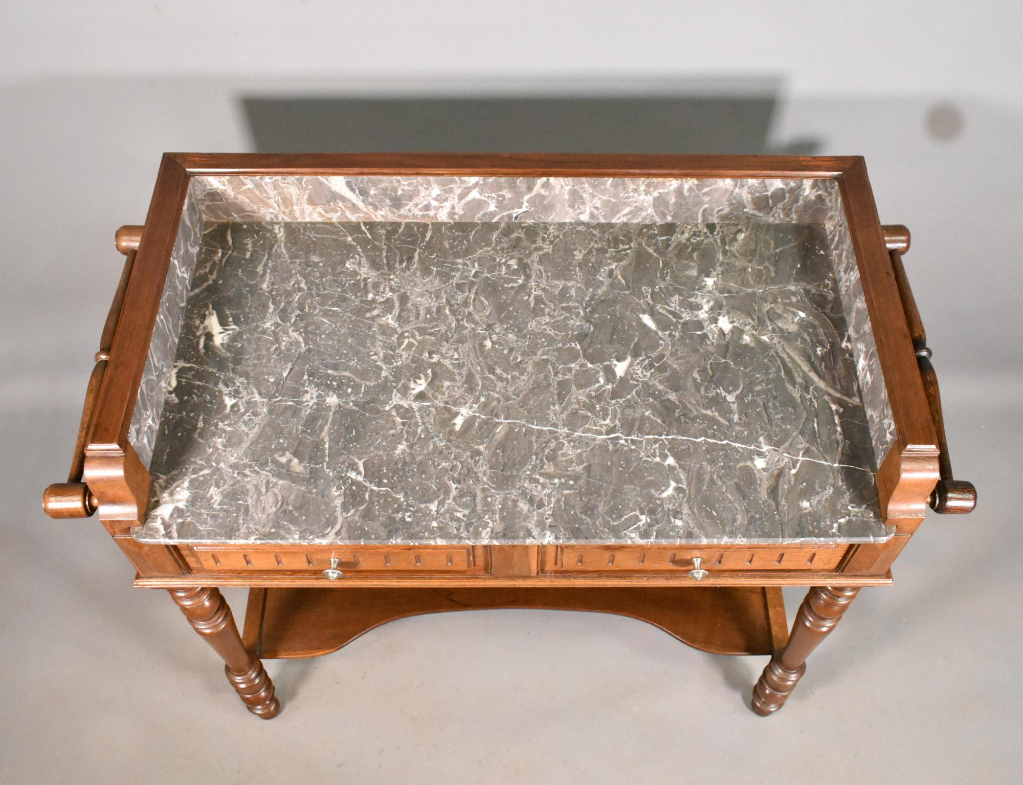 Meuble de toilette en chêne français avec plateau en marbre gris de style Henri II Bon état à SAINTE-COLOMBE, FR