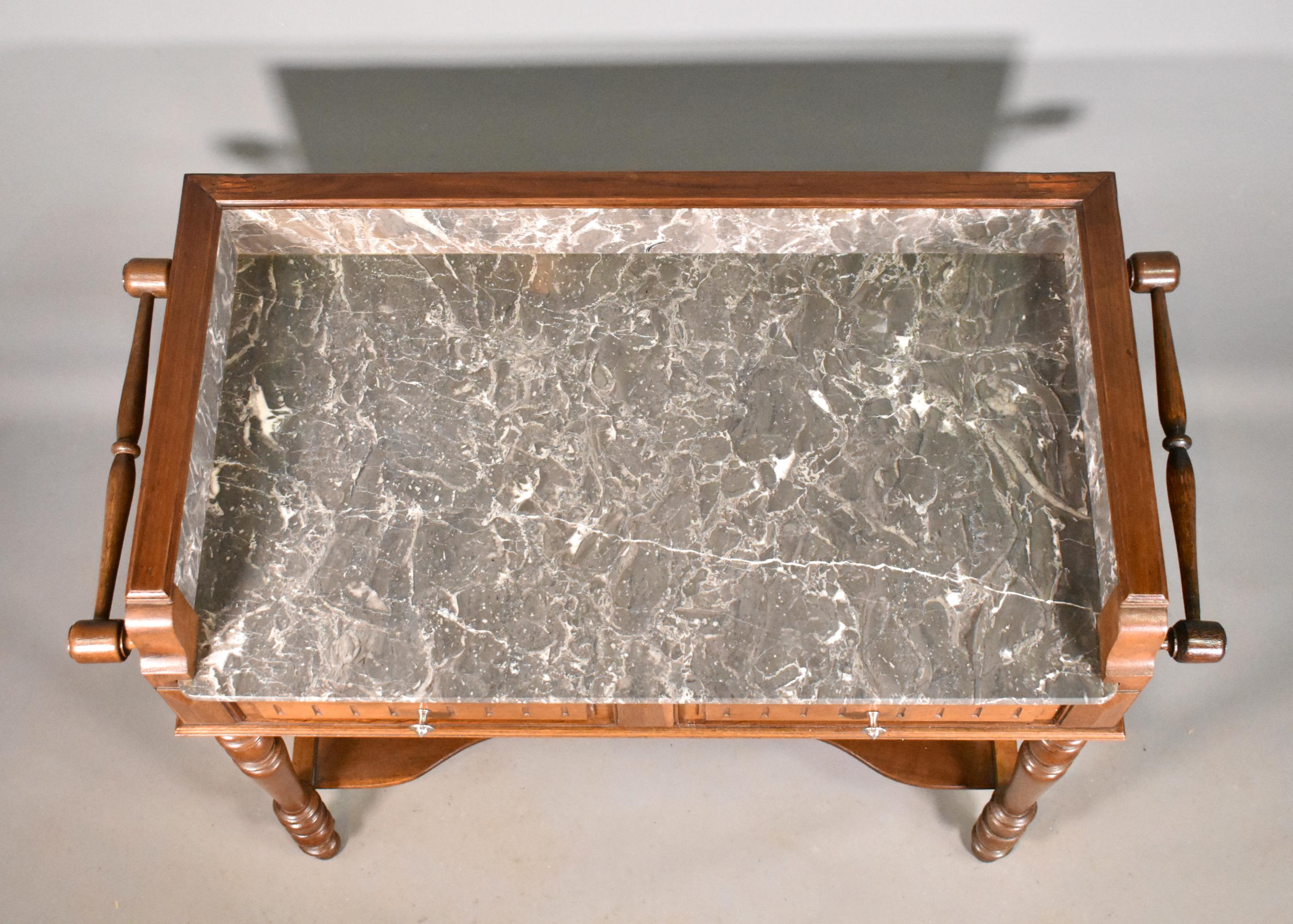 20ième siècle Meuble de toilette en chêne français avec plateau en marbre gris de style Henri II