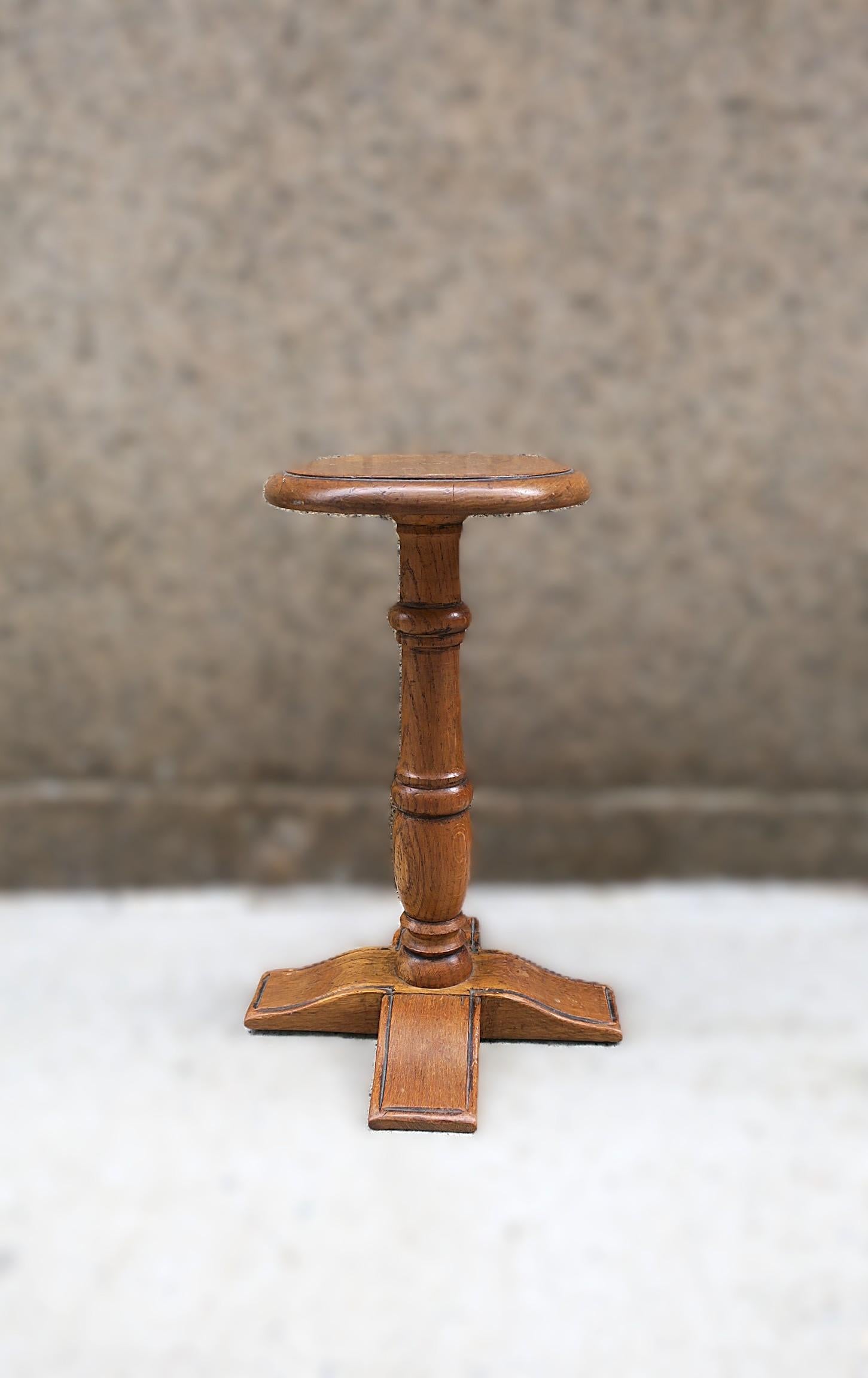 French Oak Wood Drinks Table In Good Condition For Sale In New York, NY