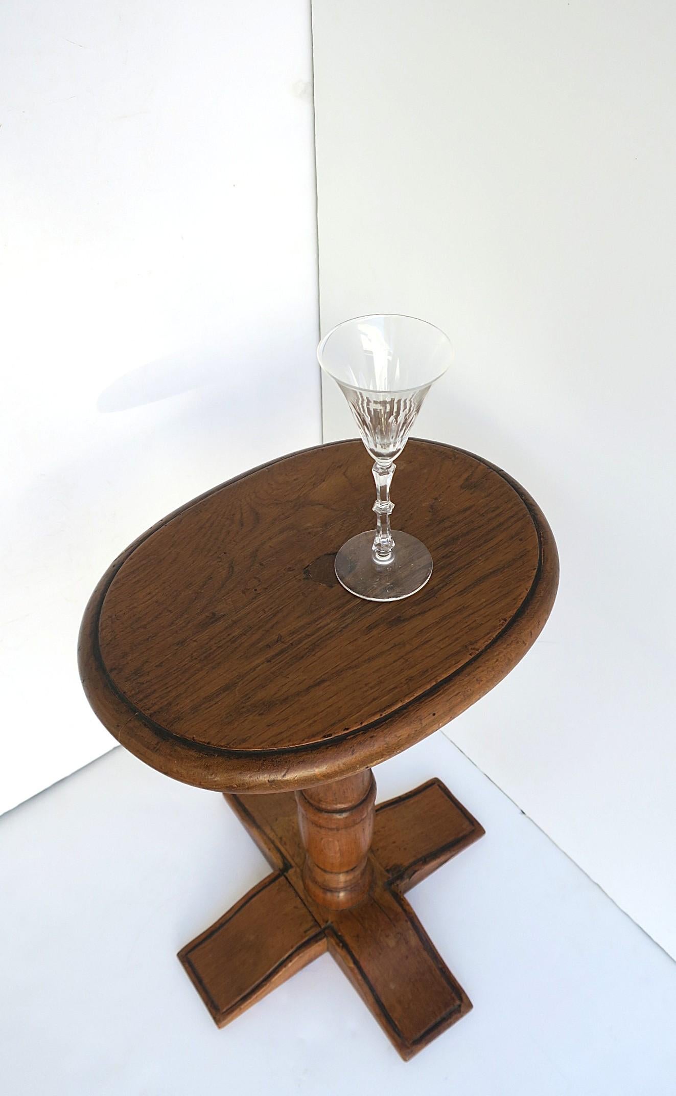 Mesa de bebidas de madera de roble francés en venta 7