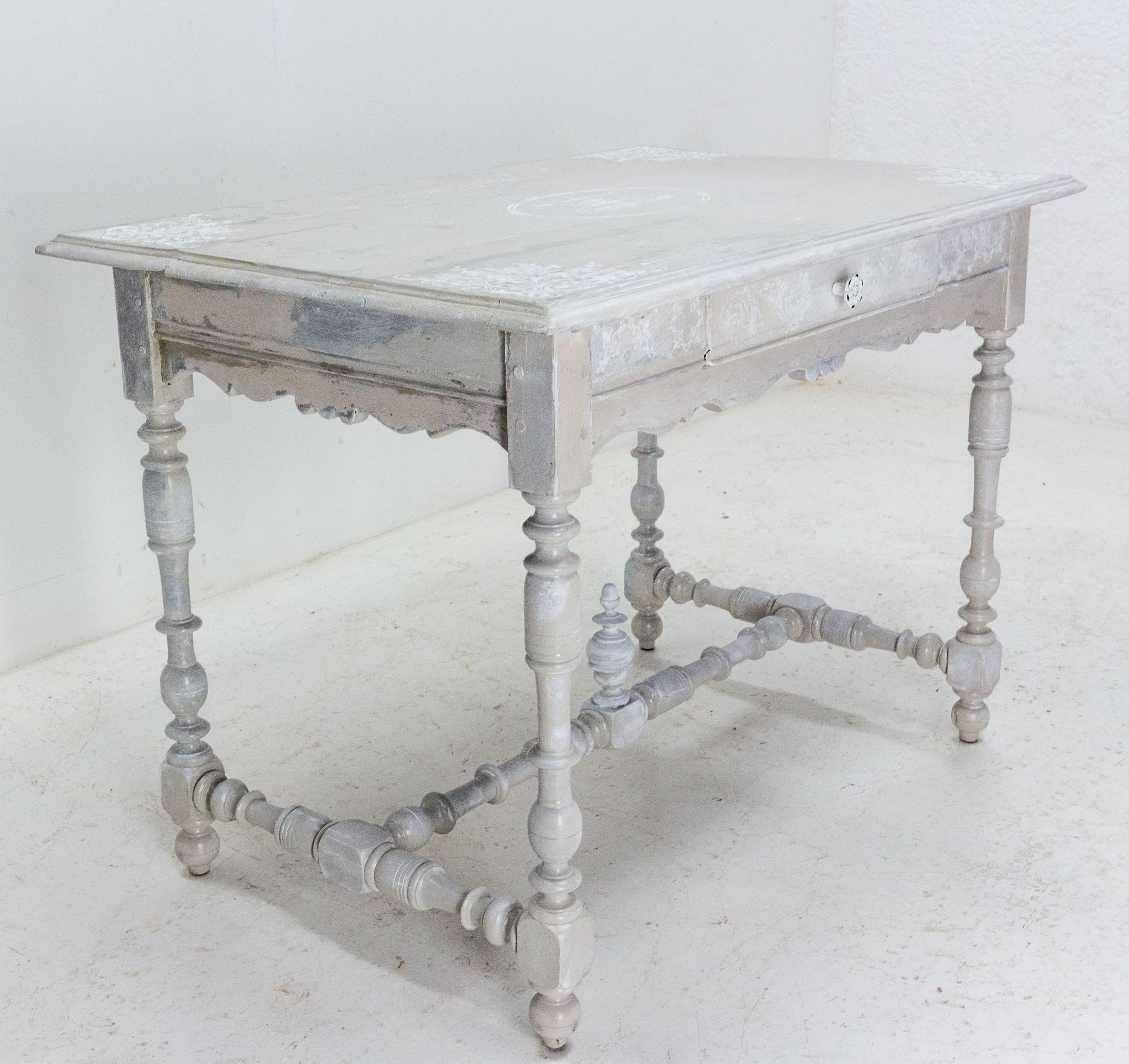 French Oak Writing Table Louis XIII Style and Shabby Finish, 19th Century In Good Condition For Sale In Labrit, Landes