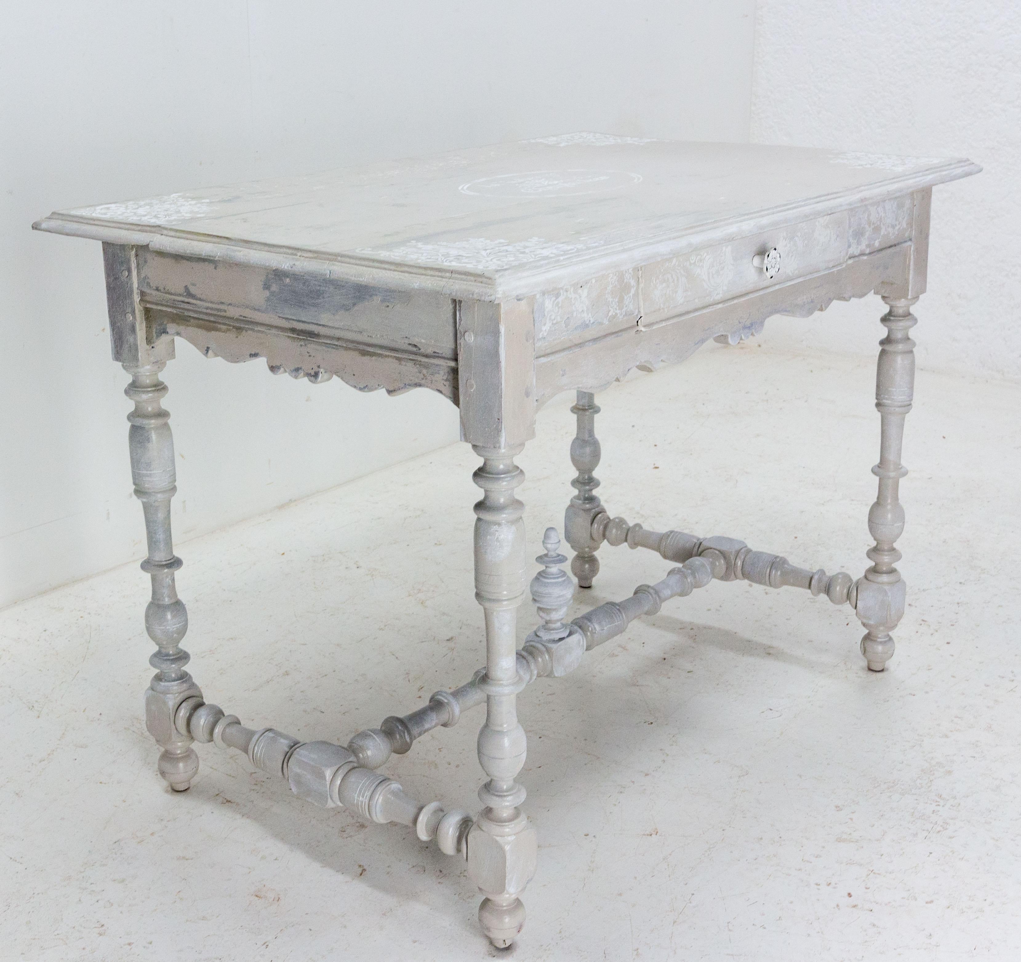 Français Table à écrire en chêne français de style Louis XIII et finition Shabby, 19ème siècle en vente