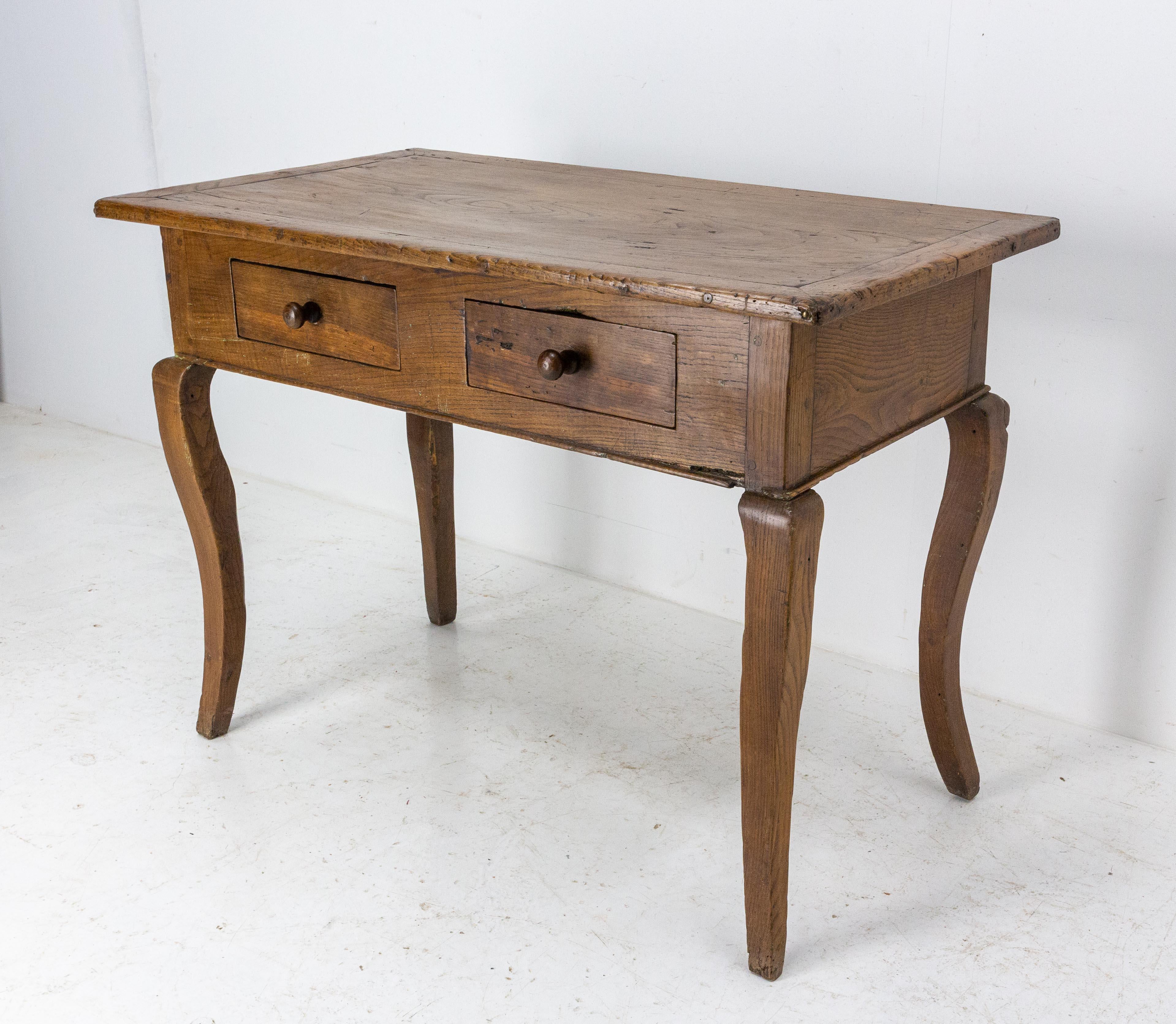French Oak Writing Table Louis XV Style Brutalist Aspect, Early 19th Century In Good Condition In Labrit, Landes
