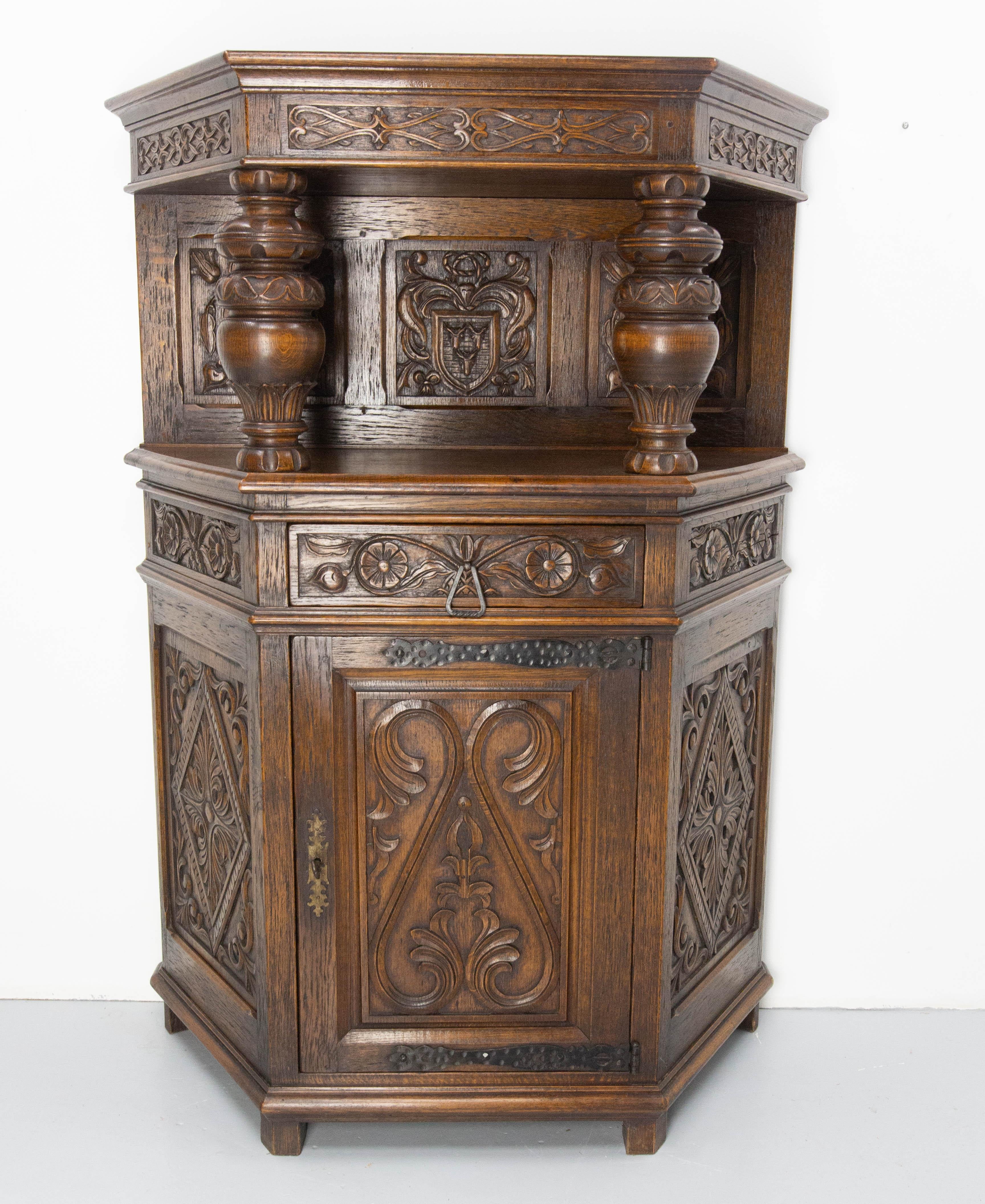 Oak and iron dessert or little buffet in the Spanish Renaissance style
This furniture was made in the 1960's and totally hand-carved. On the upper part the central panel represents a coat of arms with three deer heads. The rest of the furniture is