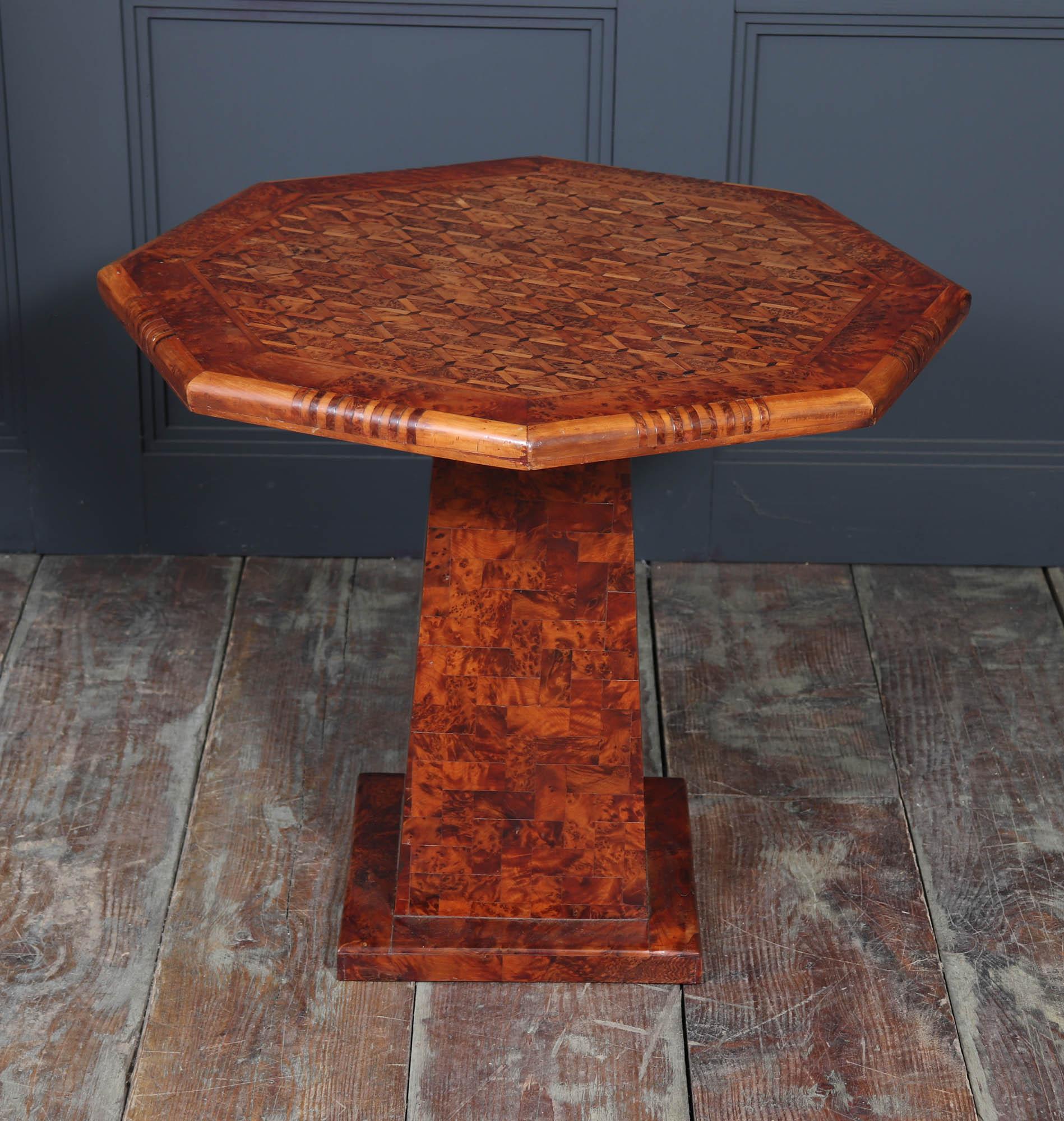 Französischer Beistelltisch The Pedestal aus Wurzelrinde im Angebot 9