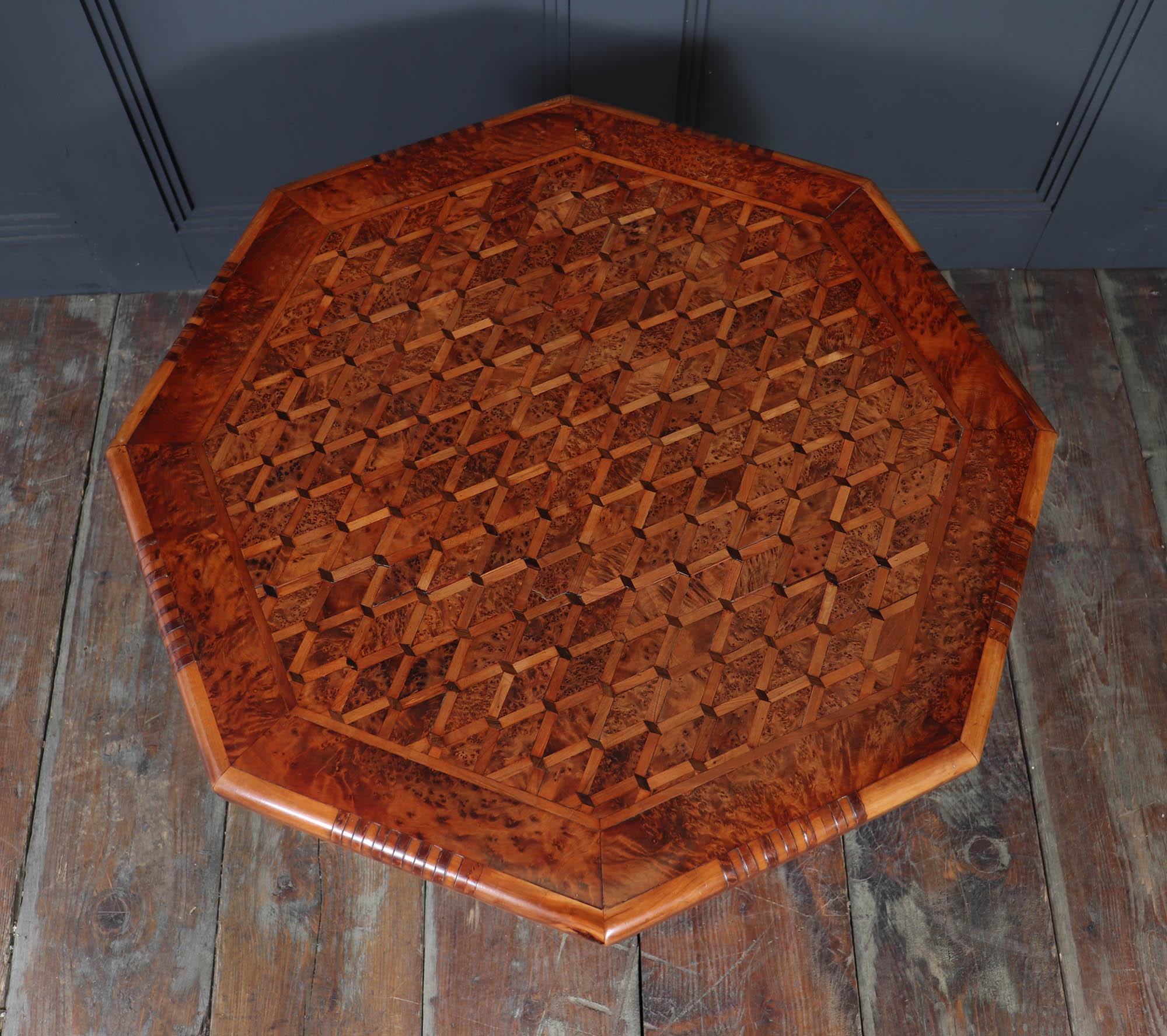 Französischer Beistelltisch The Pedestal aus Wurzelrinde (Ulmenholz) im Angebot