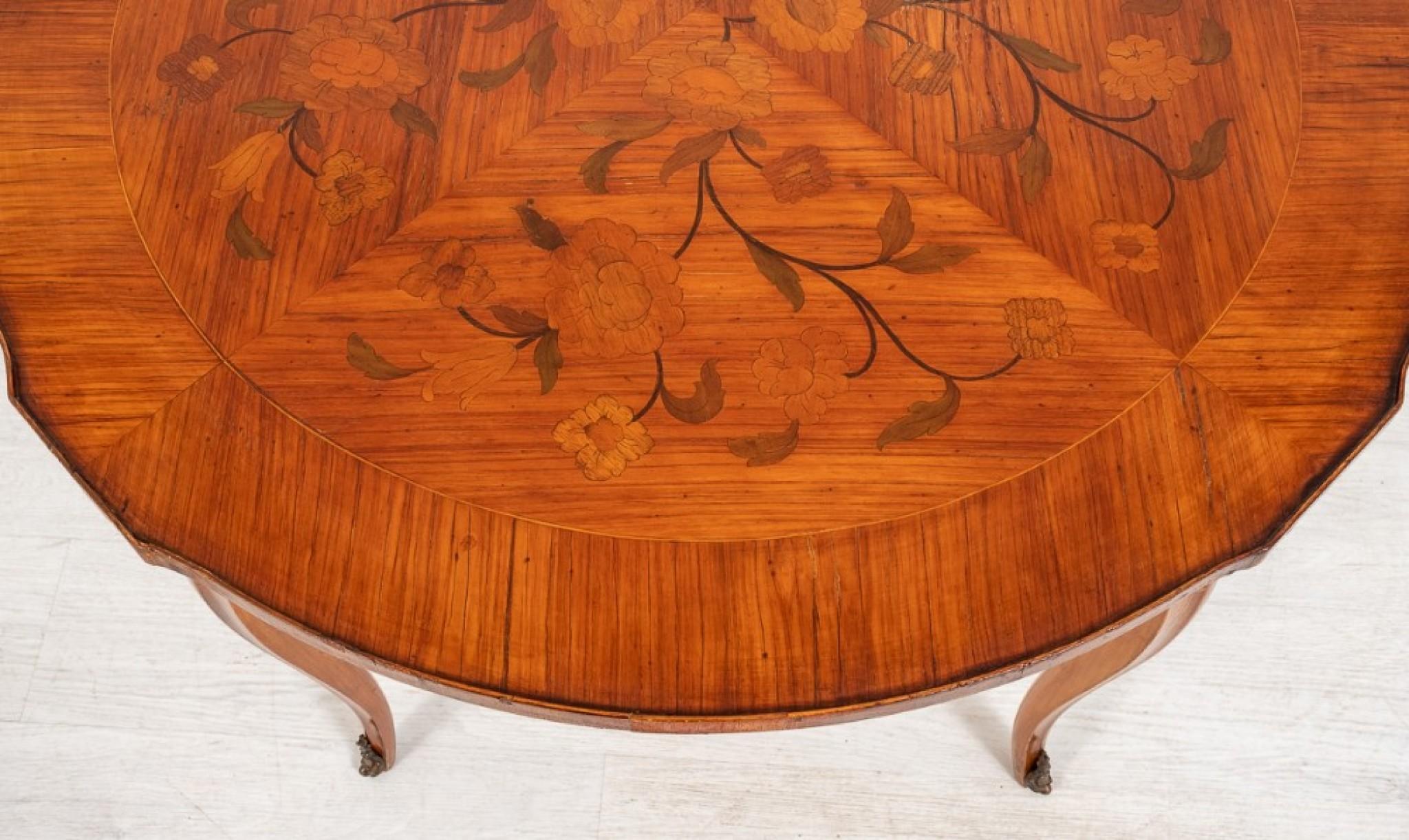 Pretty French kingwood occasional table.
circa 1920
This pretty table stands upon typical swept legs with cast brass mounts.
The table features a king wood shaped frieze.
The top of the table with quartered kingwood panels each of the panels