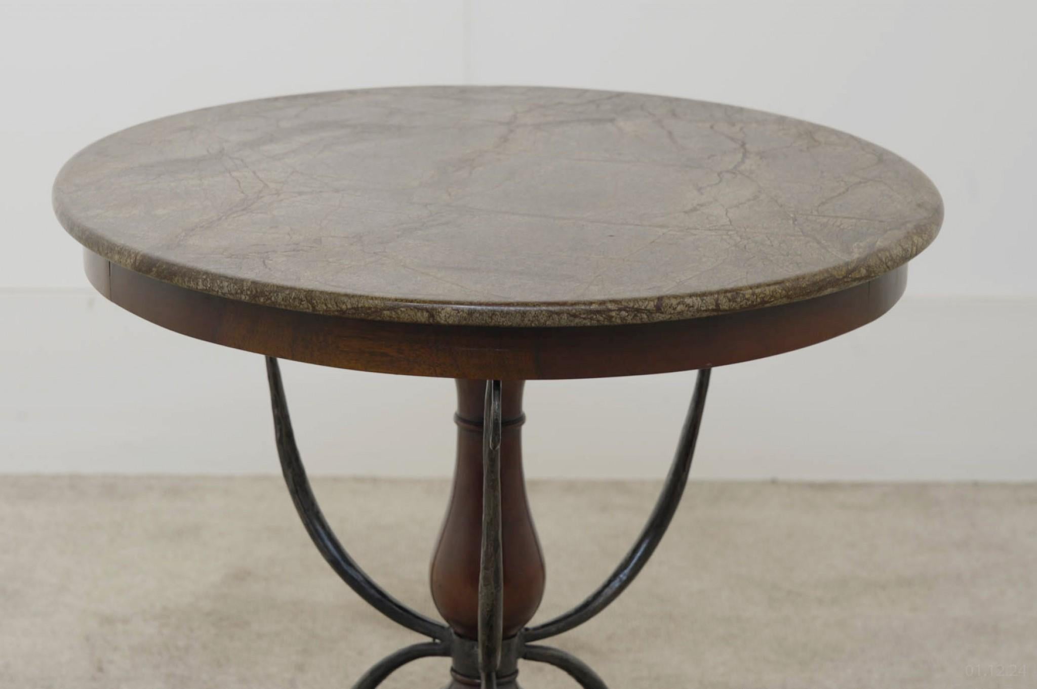 Table d'appoint à plateau de marbre Gueridon Bon état - En vente à Potters Bar, GB