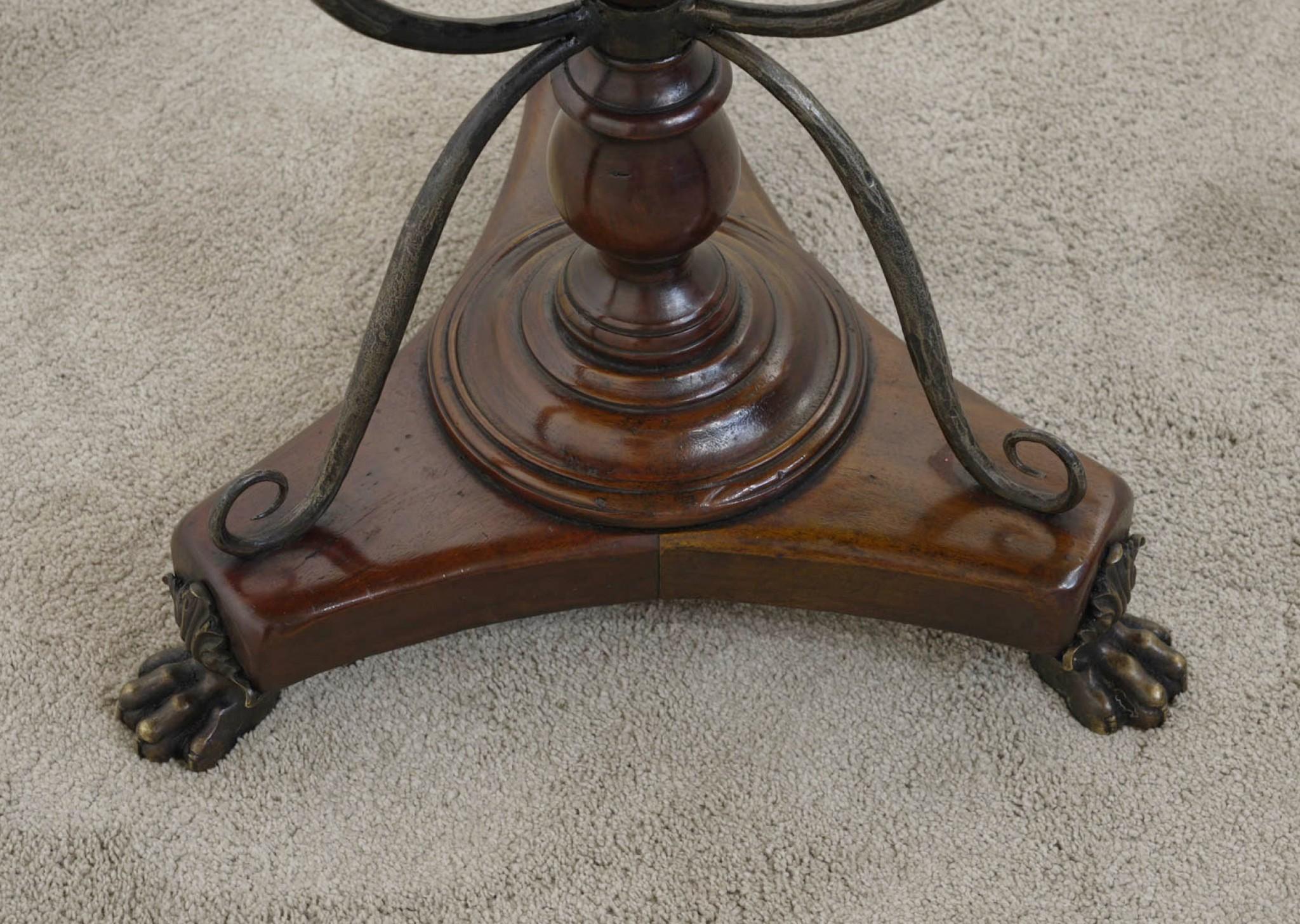 Table d'appoint à plateau de marbre Gueridon en vente 1