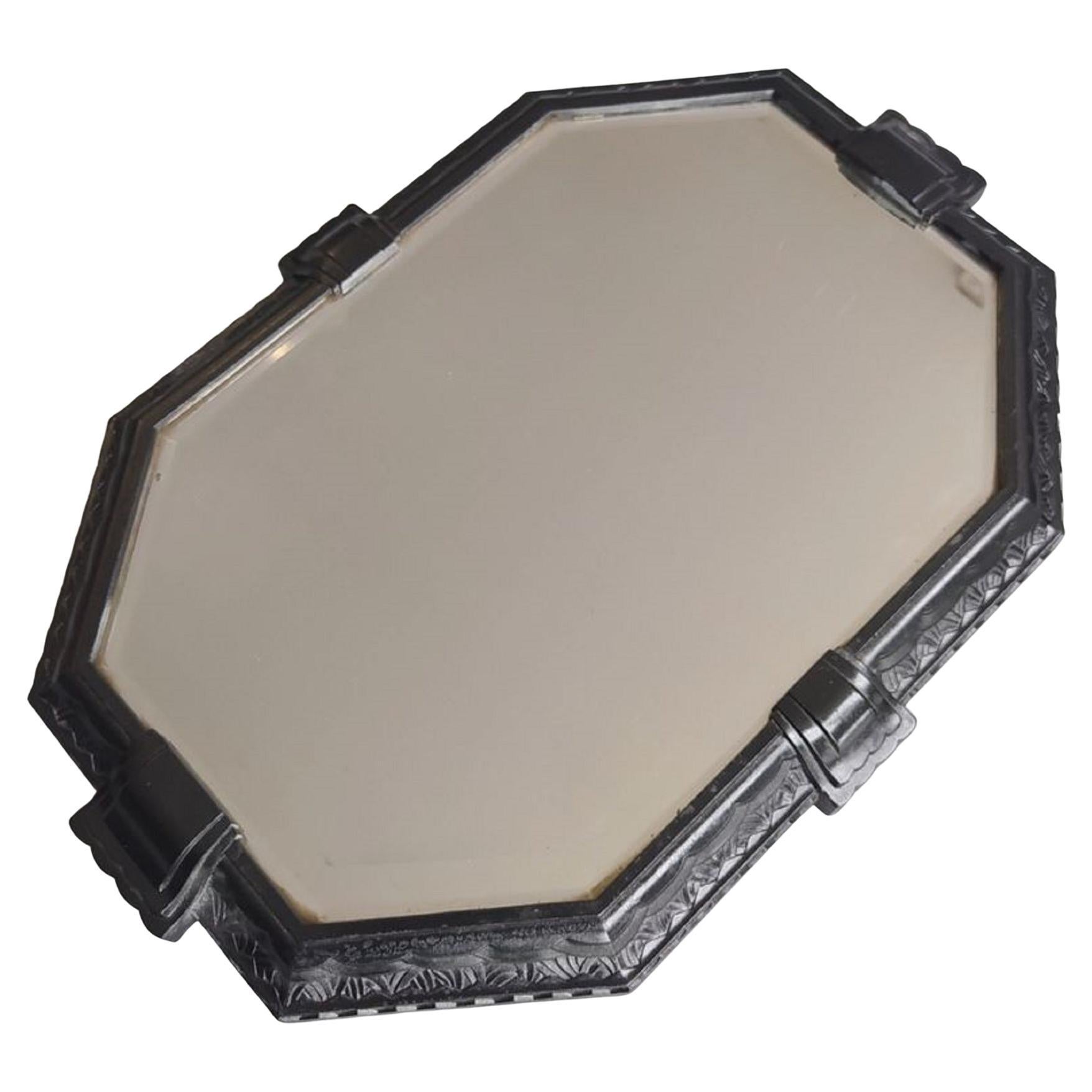Miroir Octogonal en Fonte Art Deco Français avec Décoration Stylisée 1930s en vente