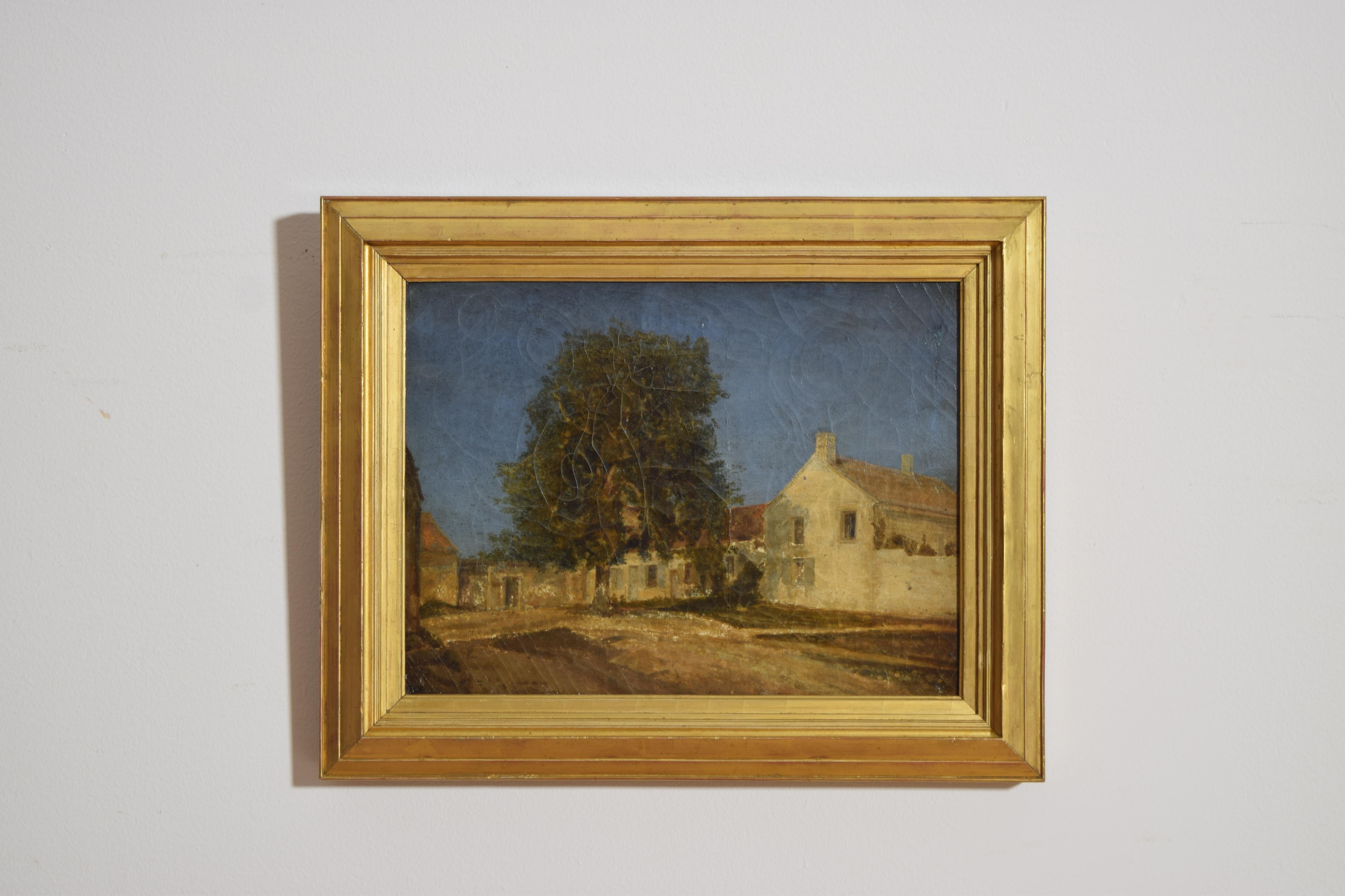 eine schöne Darstellung des französischen Landlebens mit Figuren, die im Schatten einer massiven Eiche ruhen, während sie sich an ein Bauernhaus in der Provinz anlehnen, in einem originalen Rahmen aus vergoldetem Holz