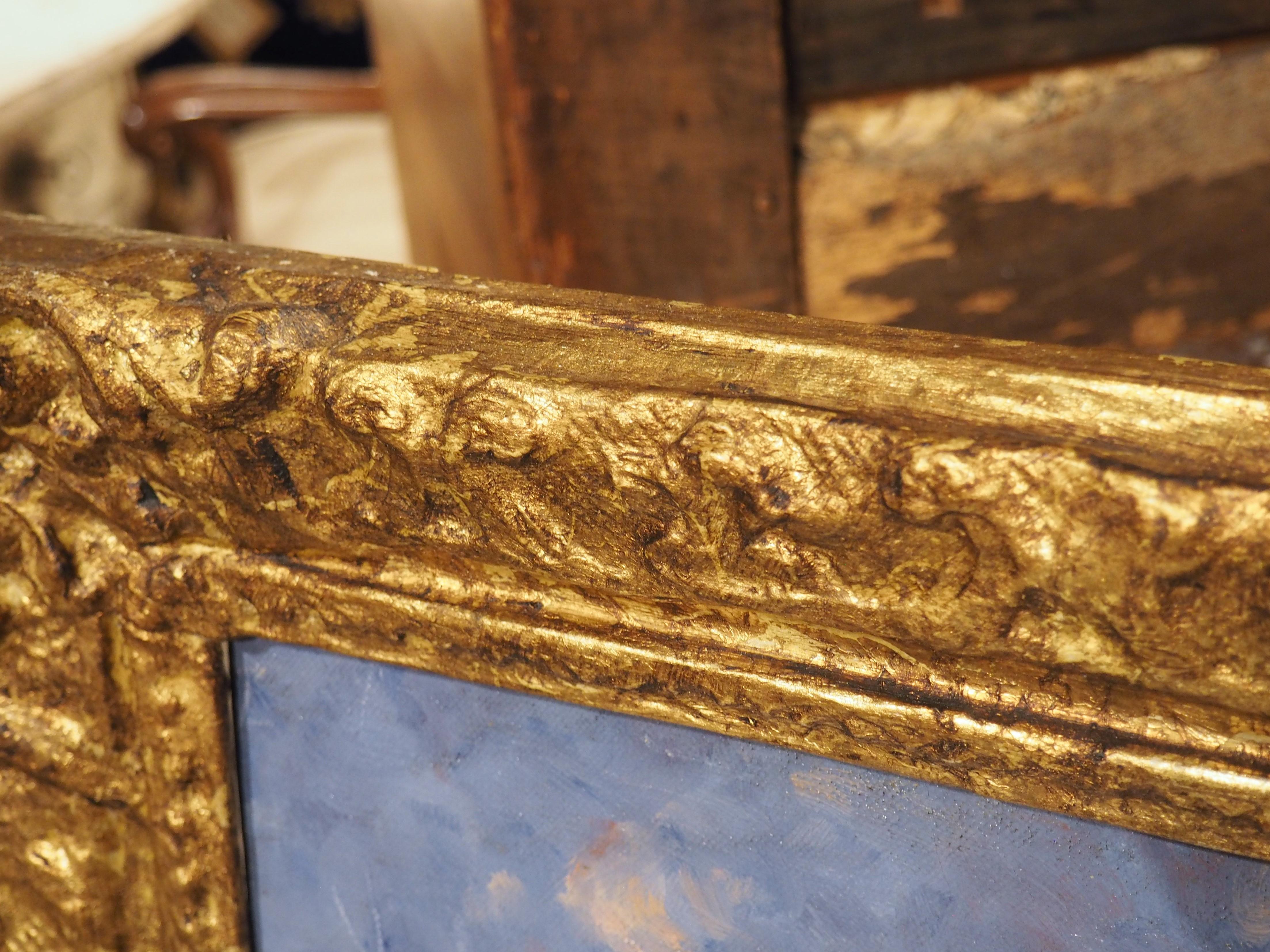 Représentant très fidèlement un coteau des Baux-de-Provence, en France, cette huile sur toile de Jules Felix Brien est entourée d'un cadre en papier mâché à la feuille d'or, orné de volutes et d'un fond à motifs de losanges. Les Baux sont considérés