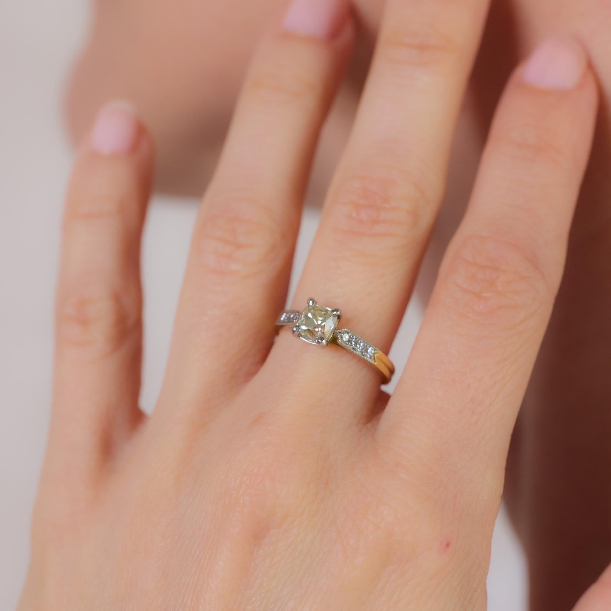Taille vieille mine Bague de fiançailles en or jaune 18k avec un diamant français de vieille mine en vente