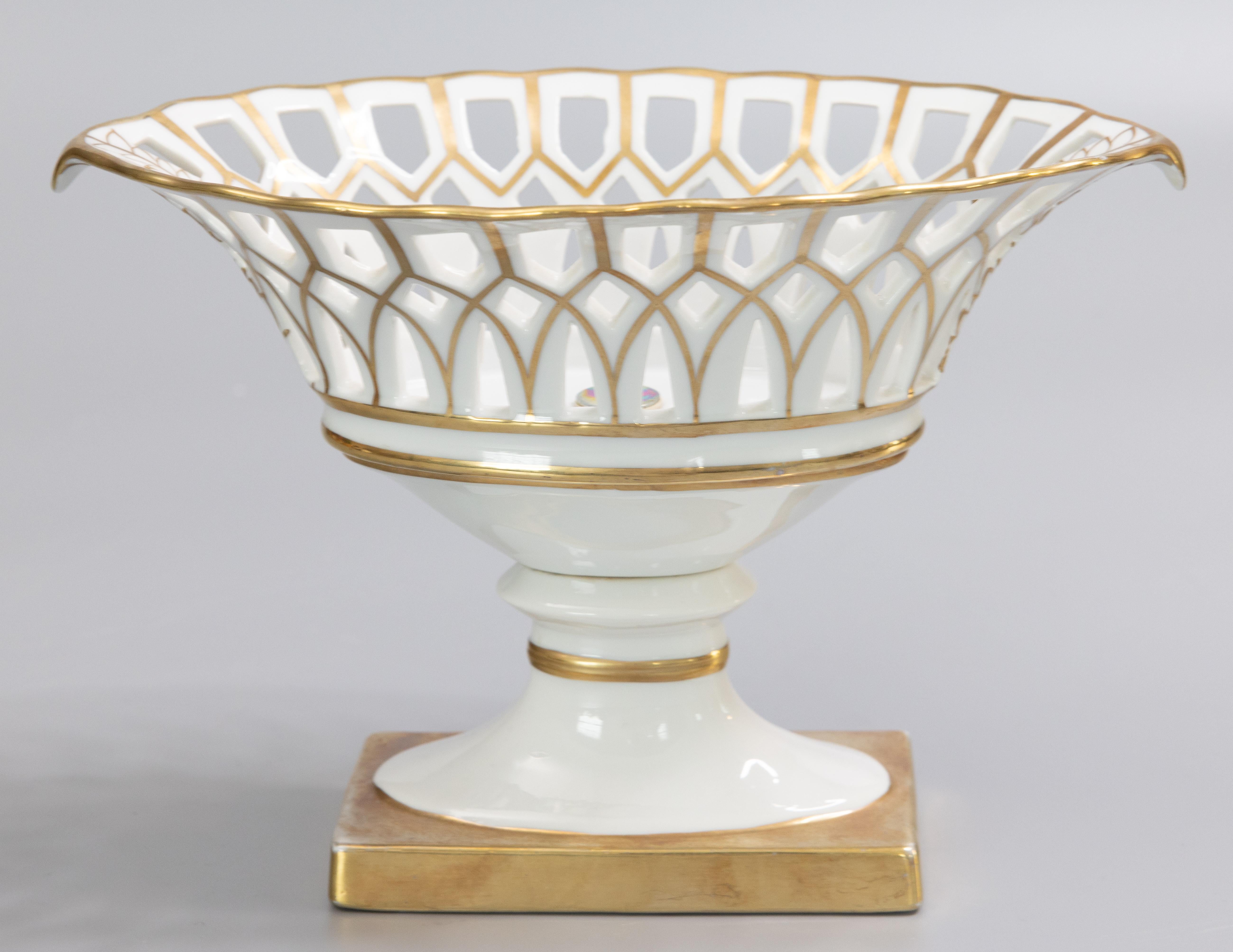 French Old Paris Gilt Porcelain Reticulated Compote, circa 1950 In Good Condition For Sale In Pearland, TX