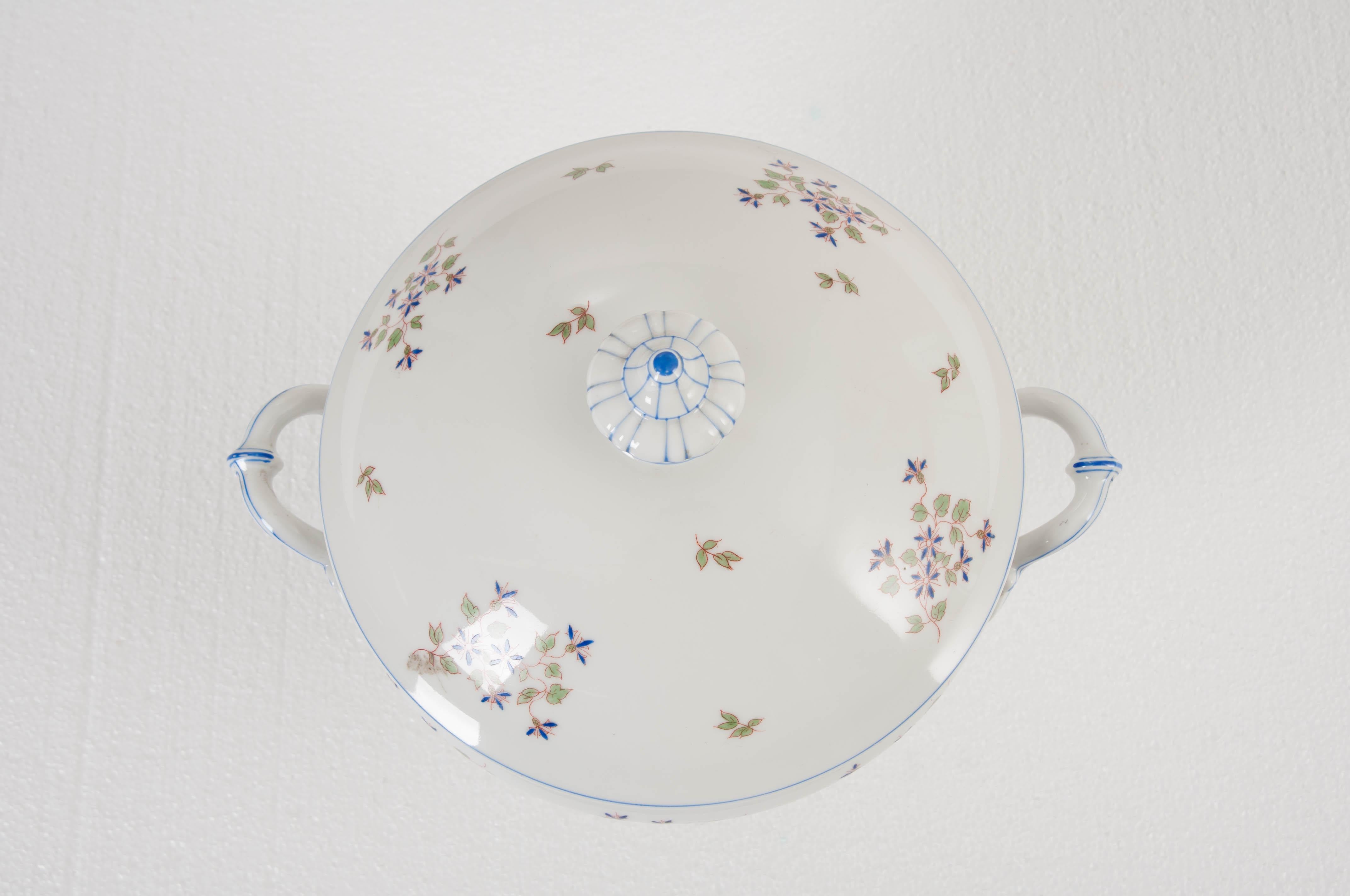 French Old Paris Porcelain “Cornflower” Pattern Tureen In Good Condition In Baton Rouge, LA