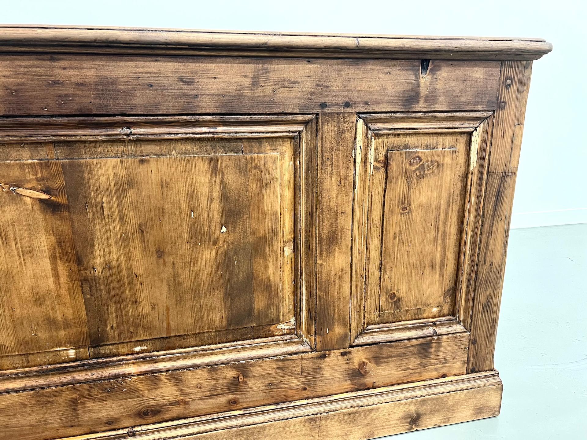 French old trading post from the 1900s For Sale 8