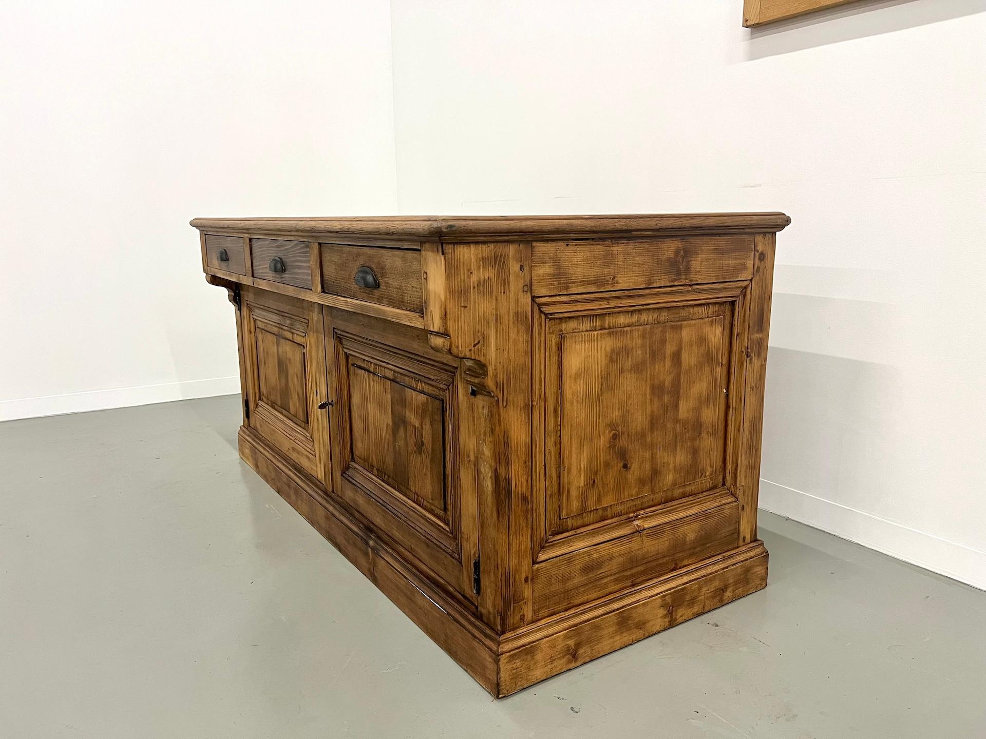 French old trading post from the 1900s For Sale 12