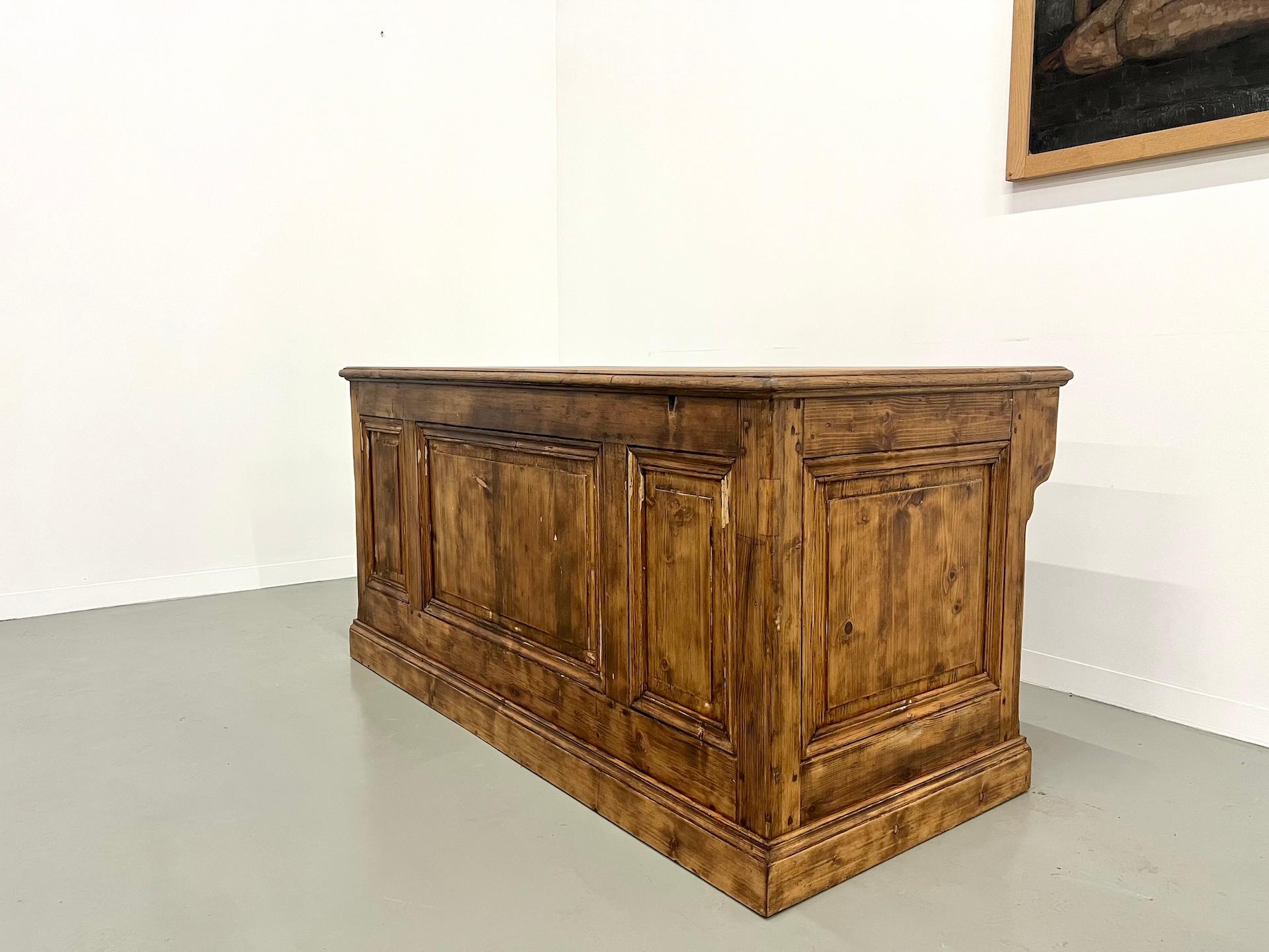 French old trading post from the 1900s For Sale 1