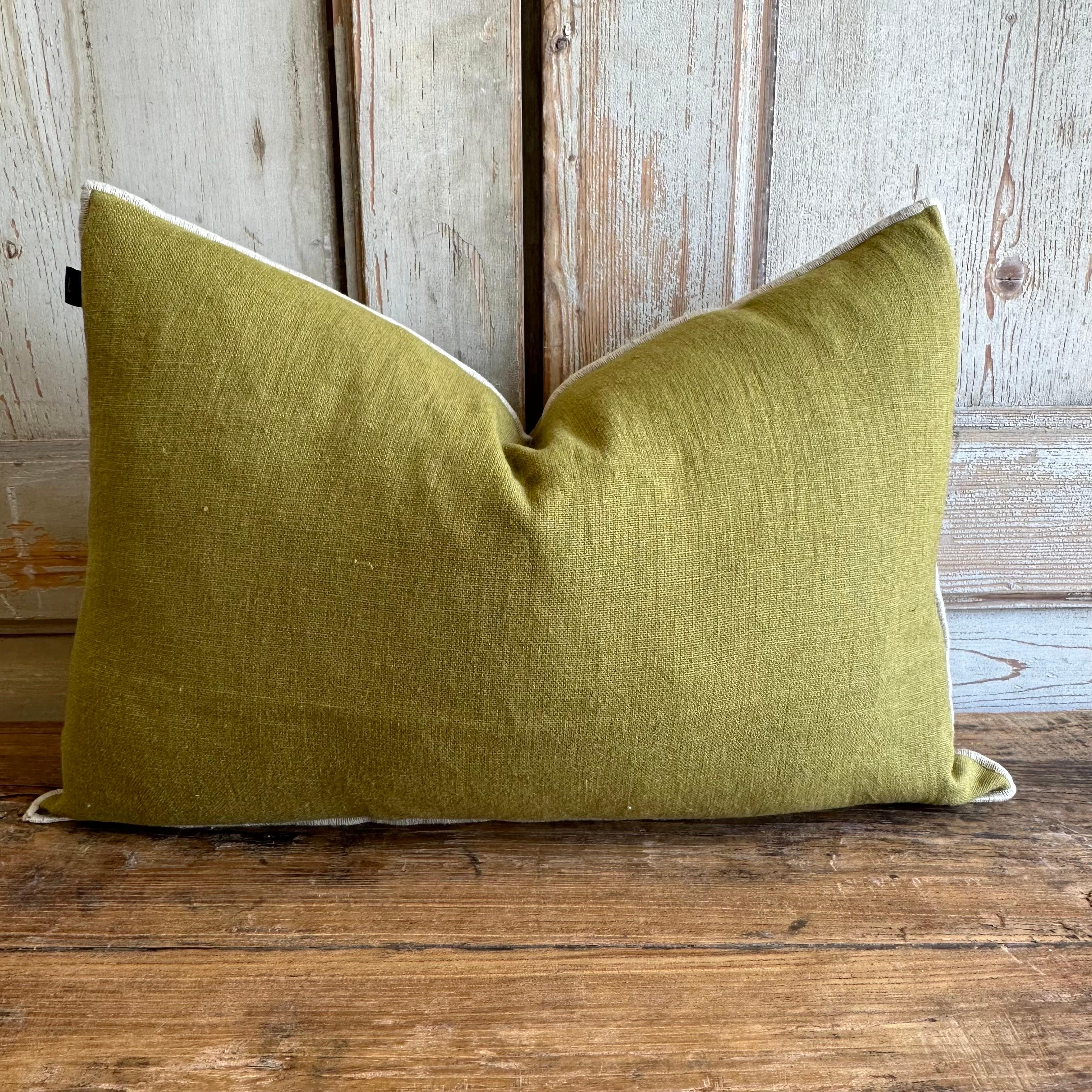 A Beautiful 100% linen pillow with decorative stitched edge. 
Zipper closure, 90/10 down feather pillow is included. 
Size: 16×24 
Color: OLIVE; a vibrant green with a natural binded edge. 
Composition 100% Linen, natural finish, EUROPEAN FLAX LABEL.