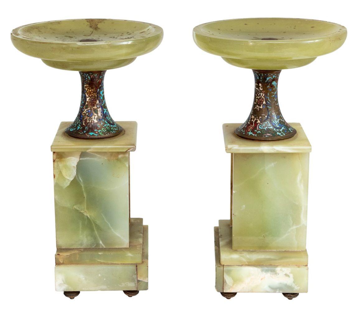 Francese Tazze francesi in onice e smalto champleve, coppia in vendita