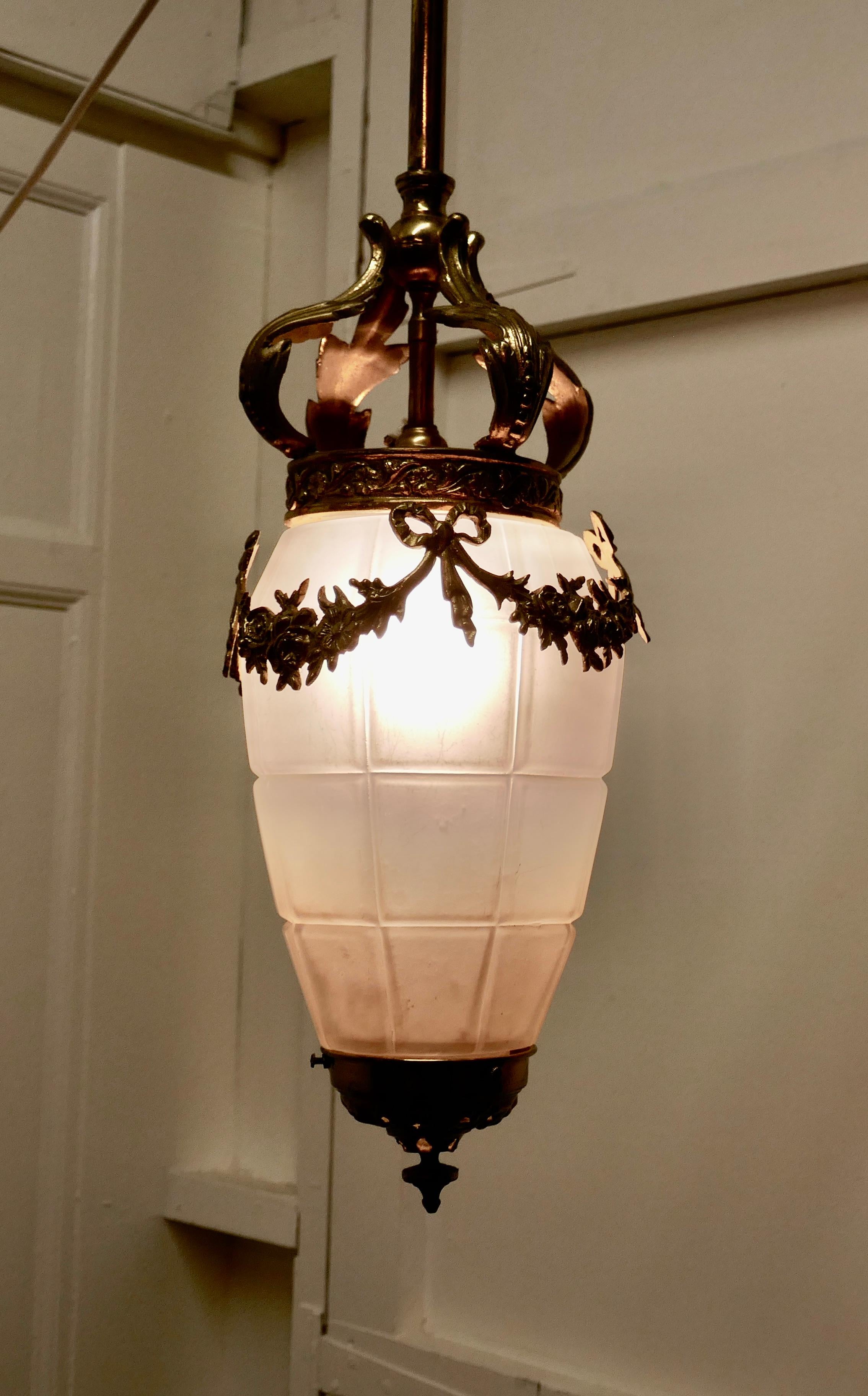French Opalescent Glass and Brass Hanging Pendant Light In Good Condition In Chillerton, Isle of Wight