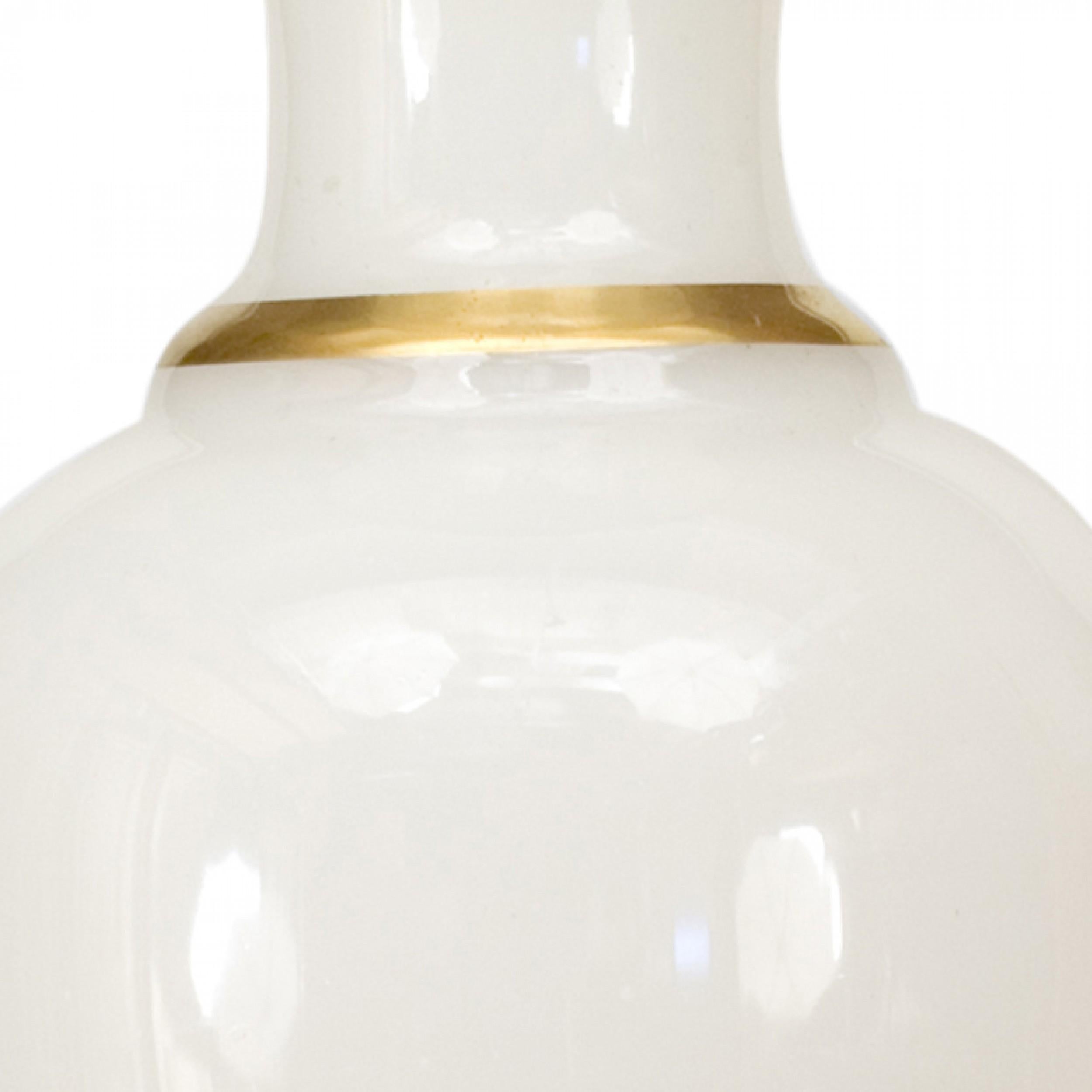 Dorato Vaso francese in vetro opalino e dorato in vendita
