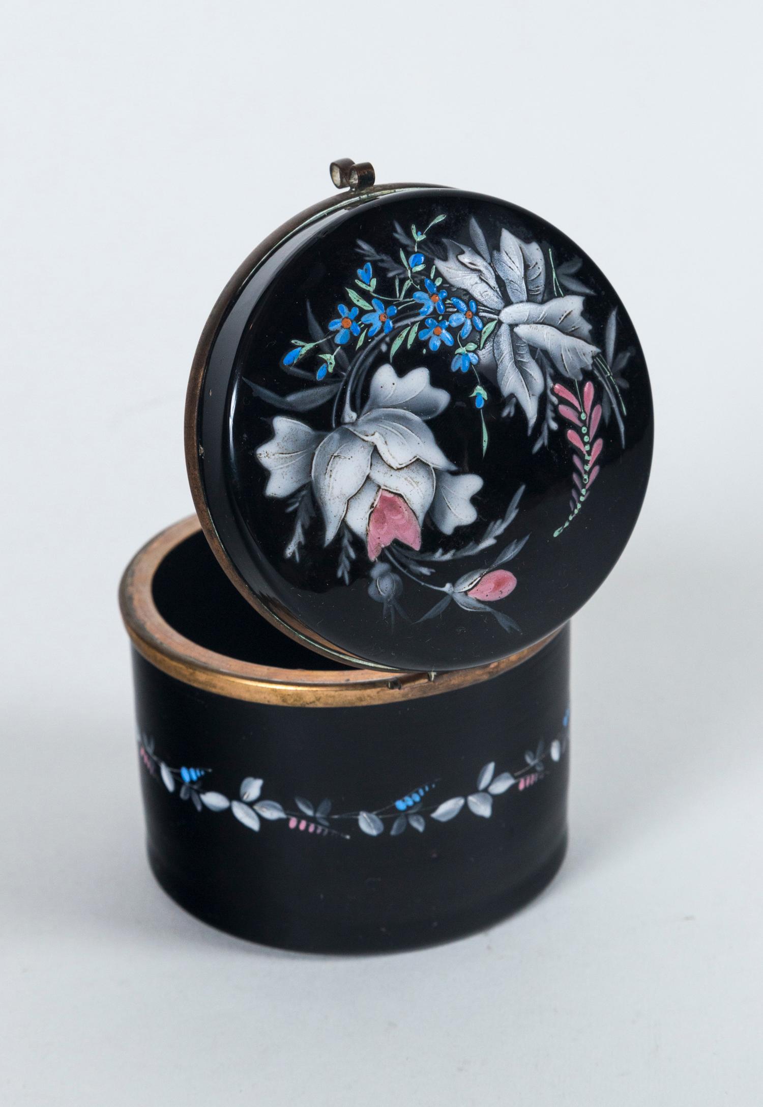 French Opaline Enamelled Glass Vanity Box, Late 19th Century In Good Condition For Sale In Chappaqua, NY