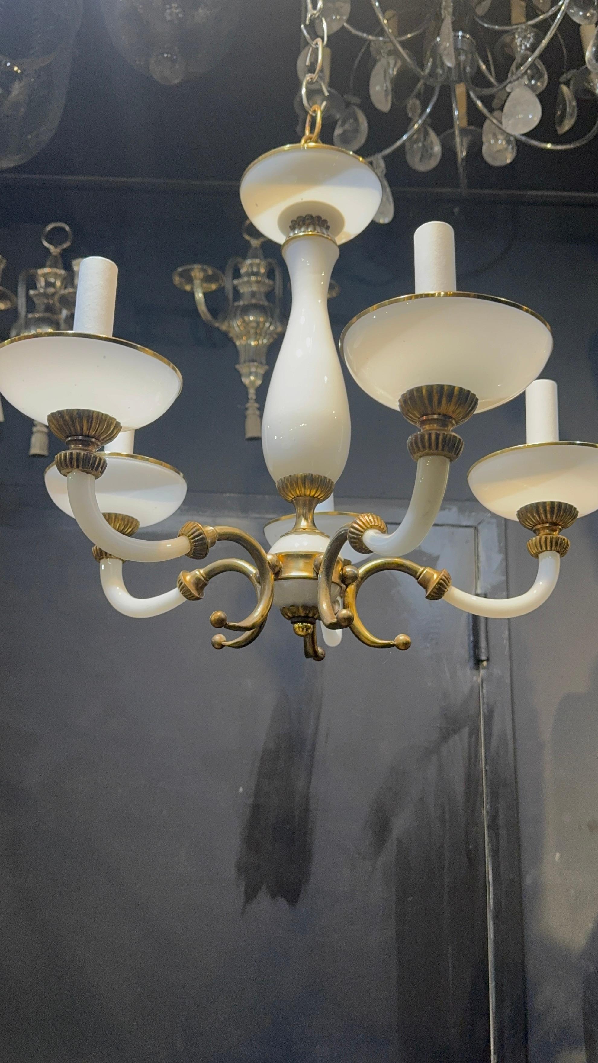 Lustre en verre French Opaline en vente 1