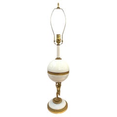 Lampe française en verre opalin