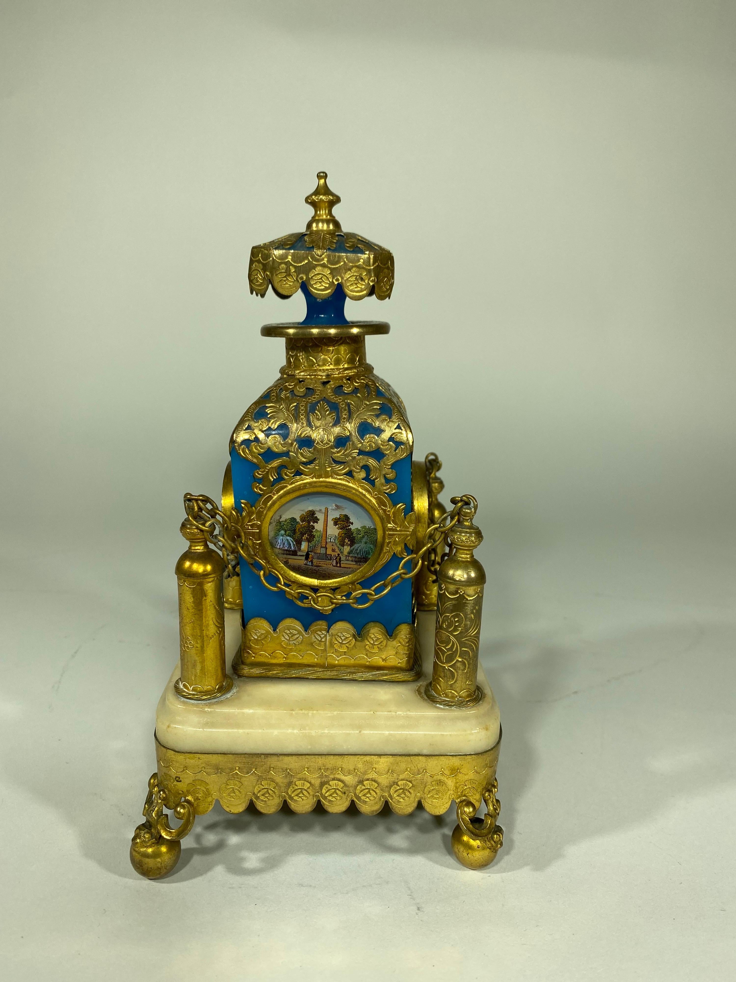 French Opaline Parfume with Gilt Mounts In Good Condition For Sale In Natchez, MS