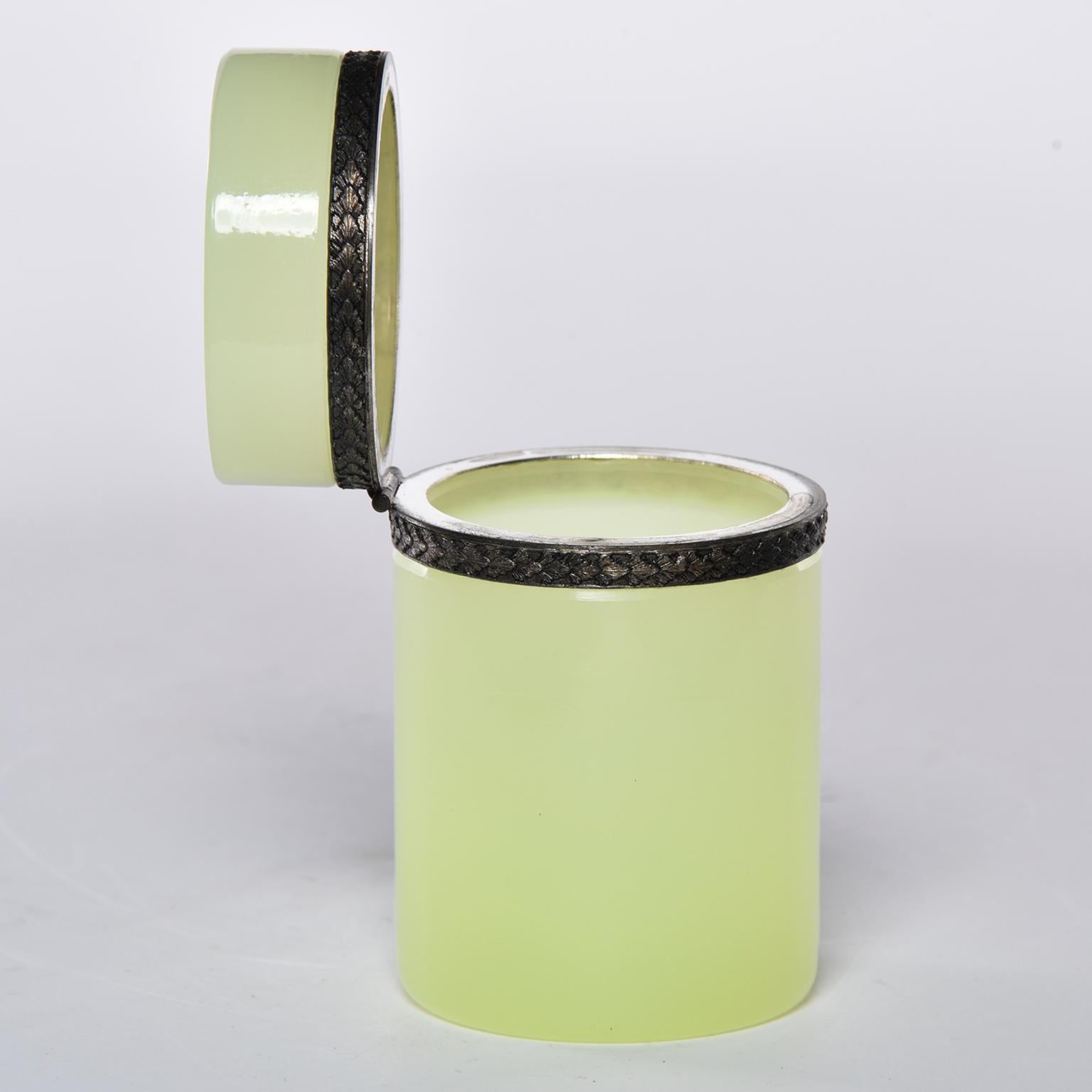 French Opaline Uranium Glass Cylindrical Hinged Box In Good Condition In Troy, MI