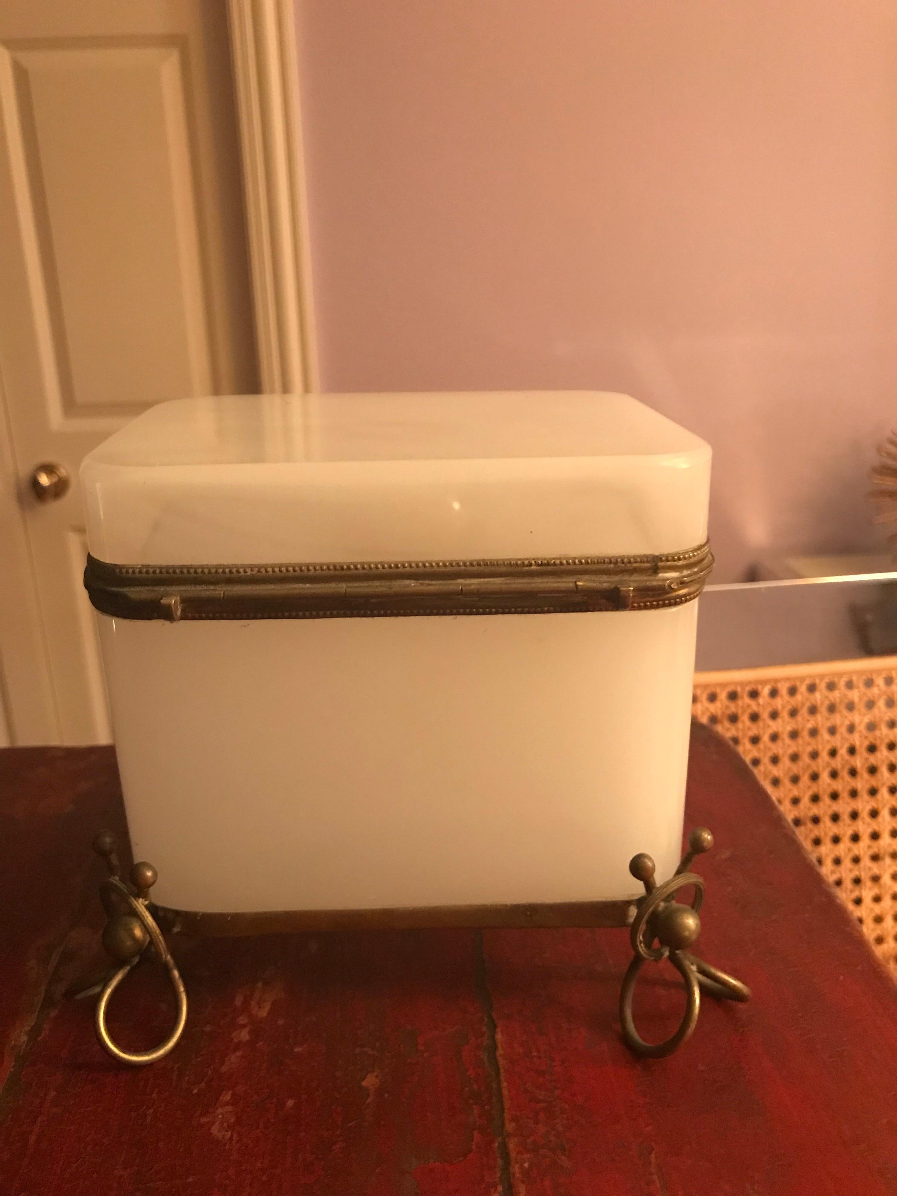 French Opaline White Casket Box In Good Condition In Chicago, IL