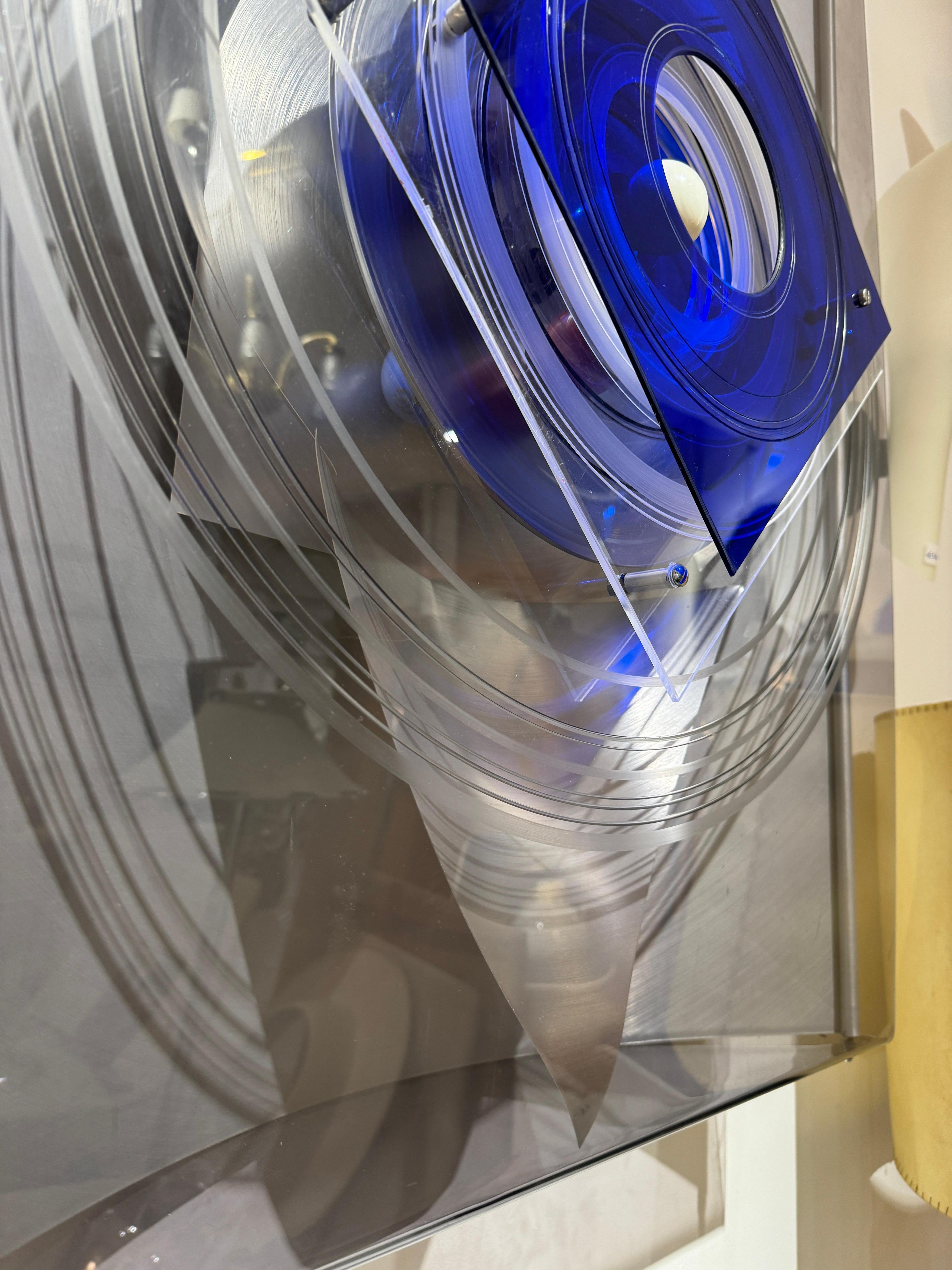 Applique optique française en plexiglas et aluminium brossé - années 1970 Bon état - En vente à BARCELONA, ES