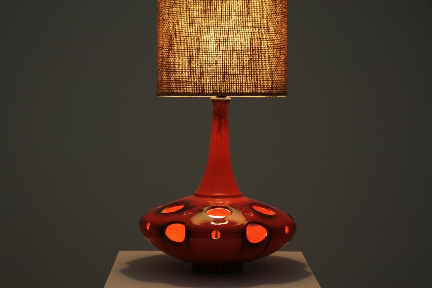 Lampe de bureau française en céramique orange, années 1970 en vente 4